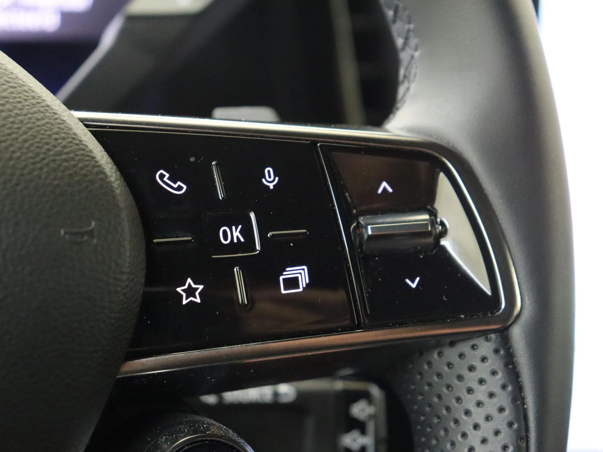 Renault-Megane E-Tech-image-17
