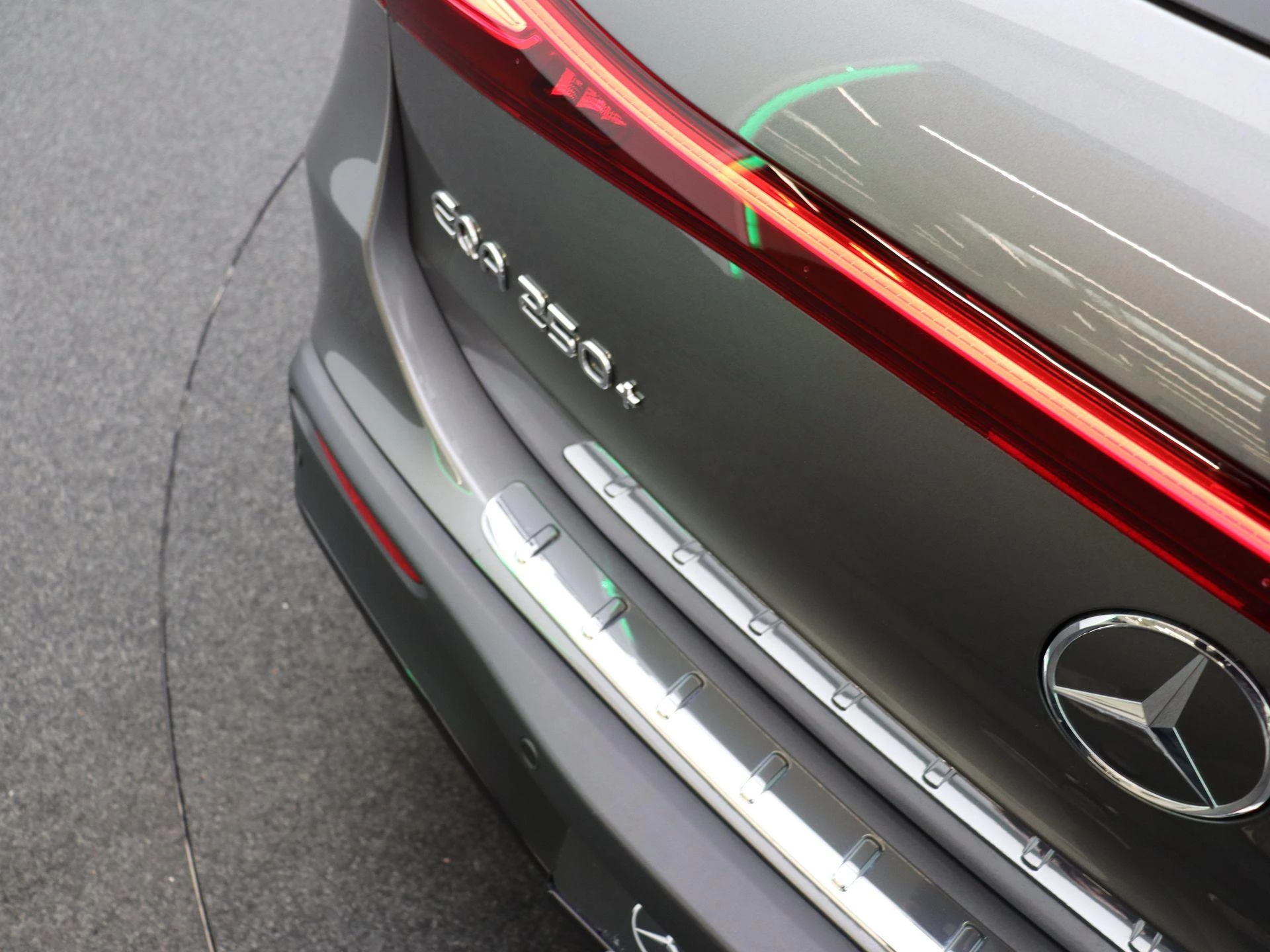 Mercedes-Benz EQA 250+ Star Edition + PANO DAK + BURMESTER + TREKHAAK + CARPLAY +