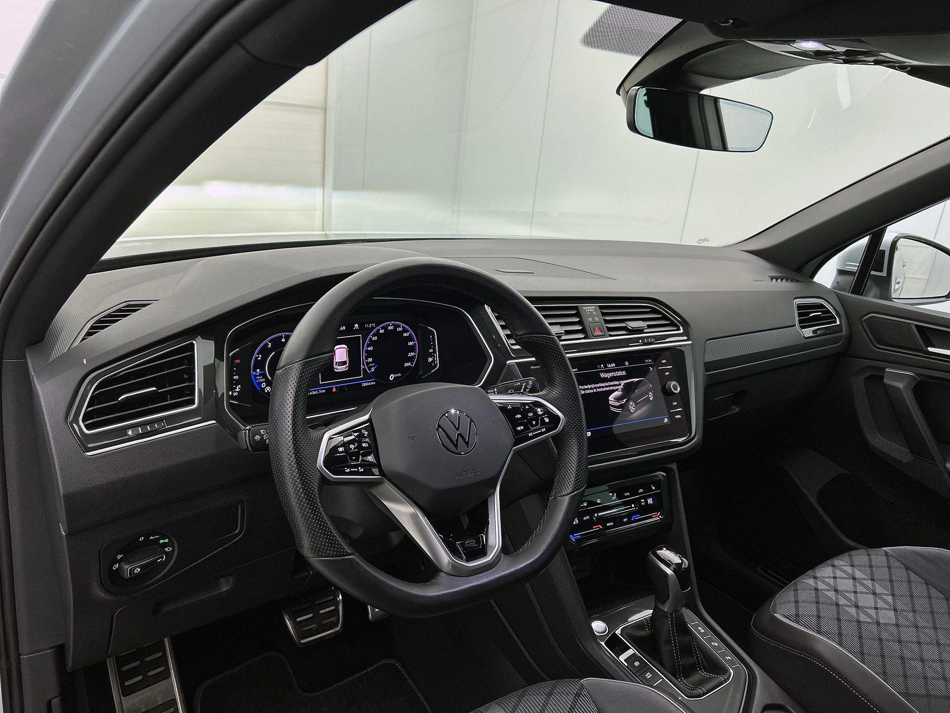 Volkswagen-Tiguan-image-18