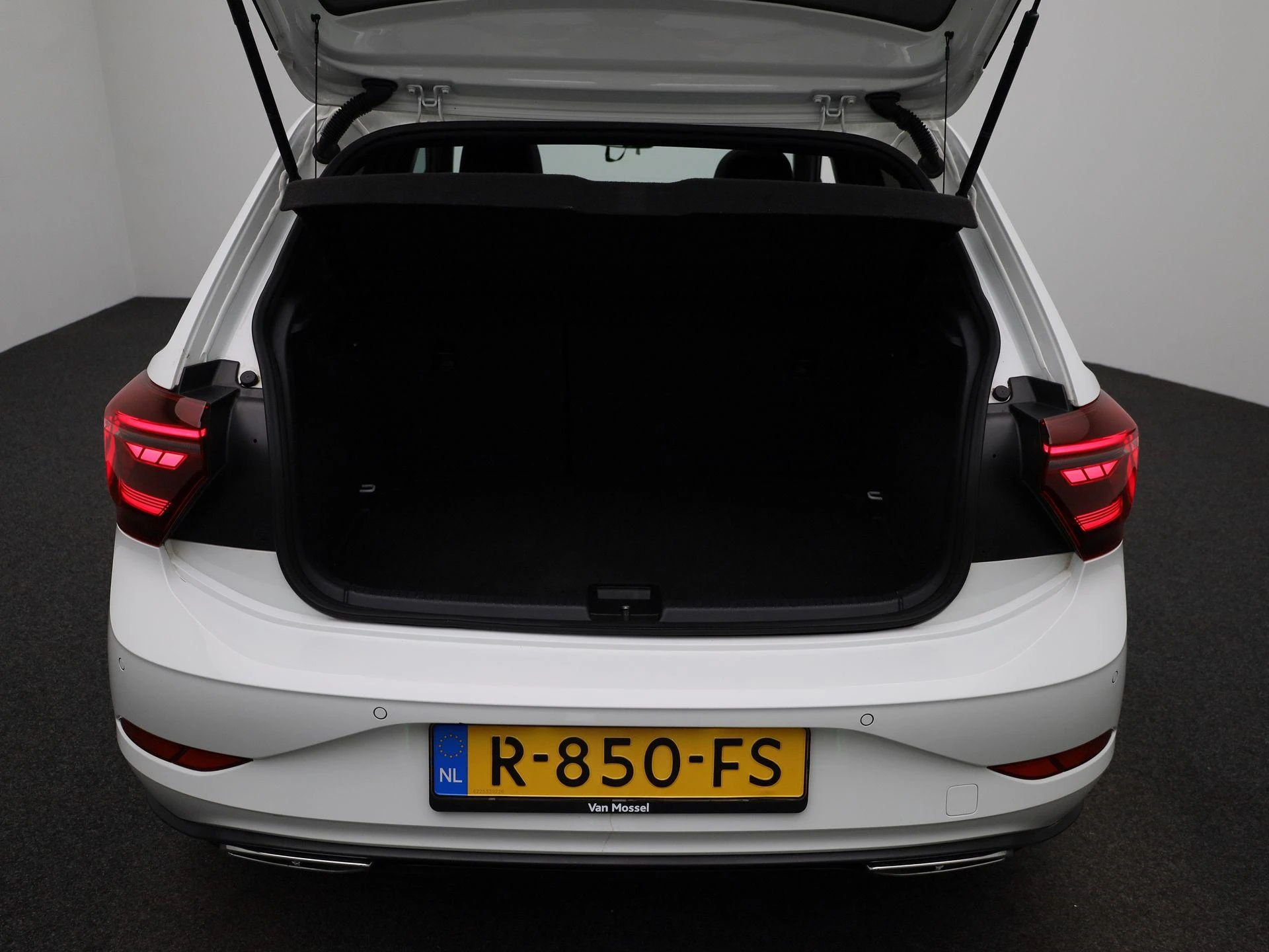 Volkswagen-Polo-image-11