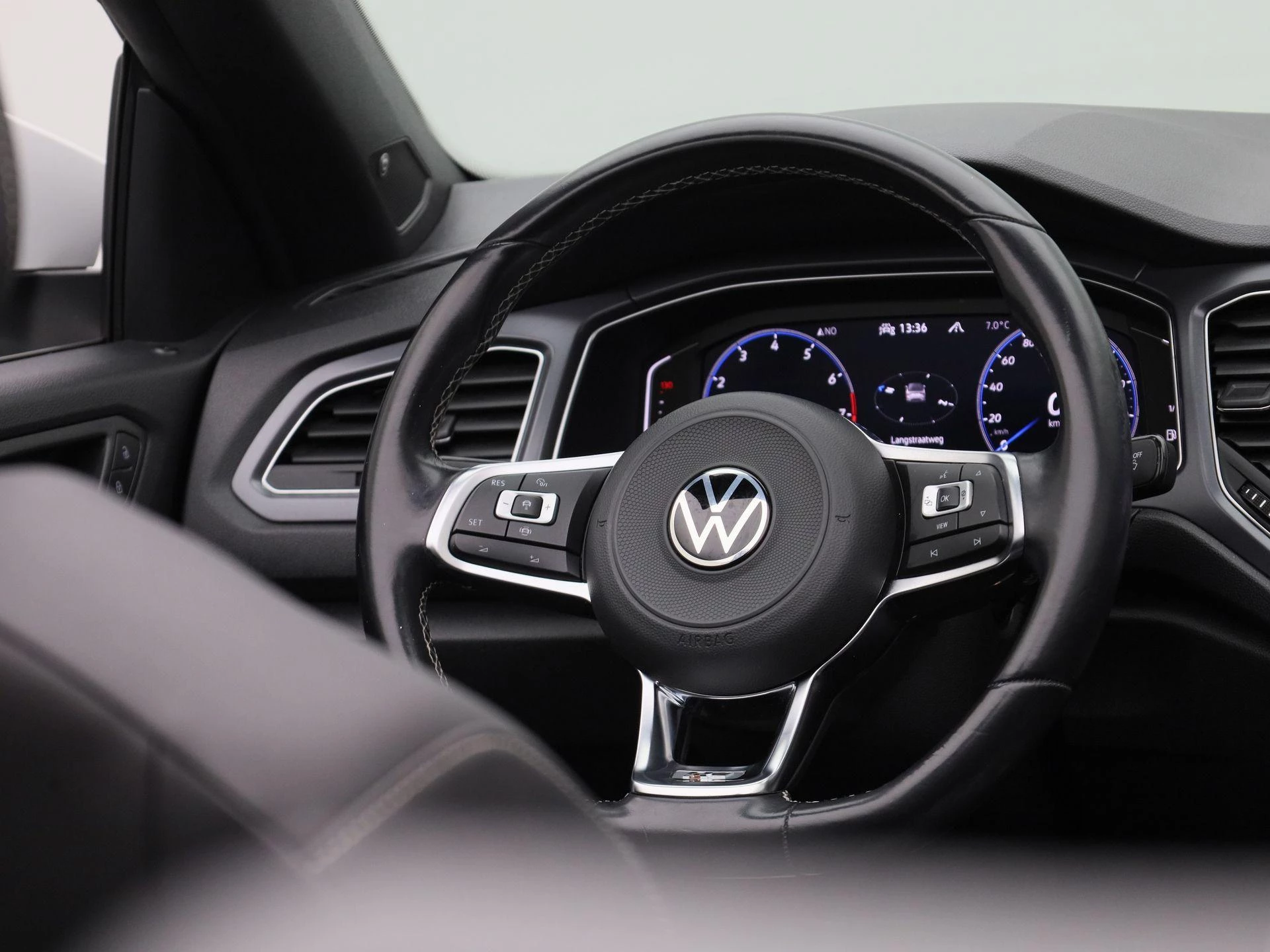 Volkswagen-T-Roc-image-42