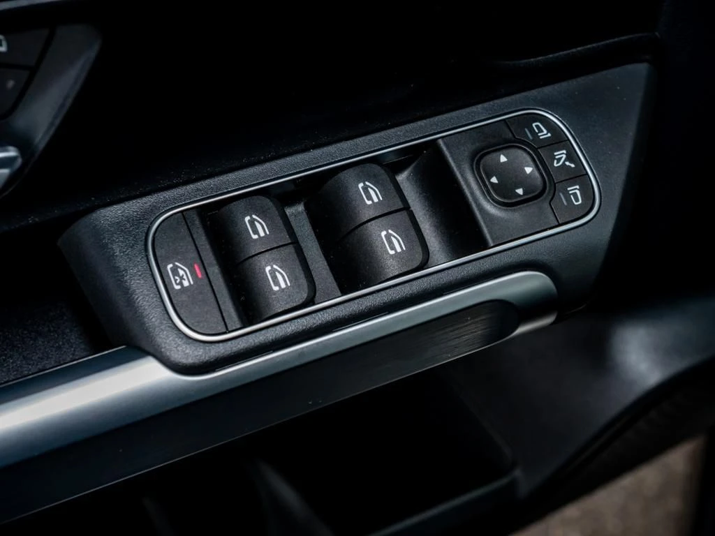 Mercedes-Benz-GLB 200 d-image-14