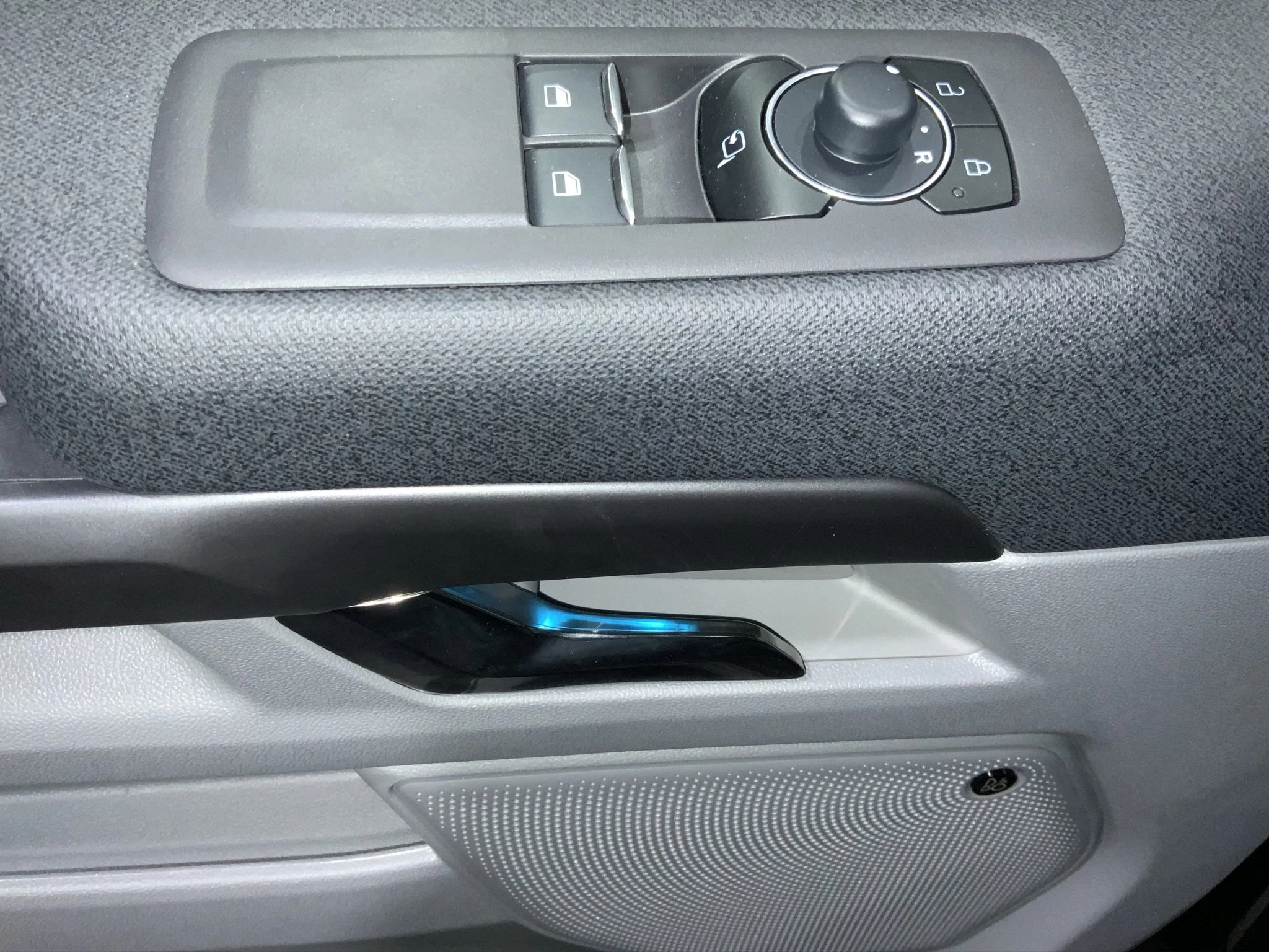 Ford-Tourneo Custom-image-12