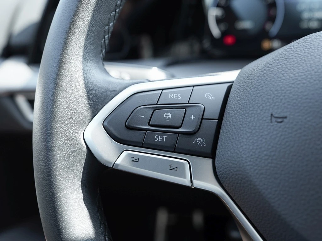 Volkswagen-Golf-image-16