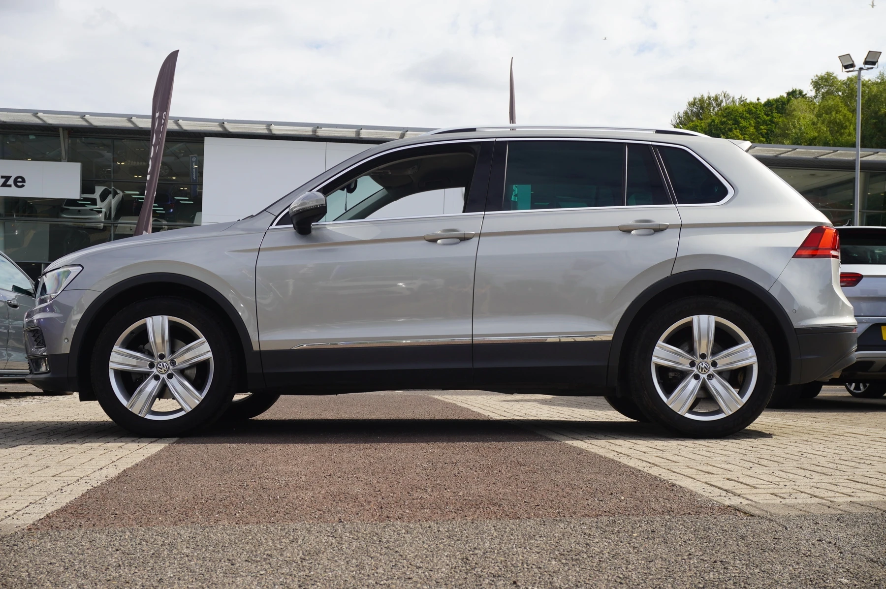 Volkswagen-Tiguan-image-19