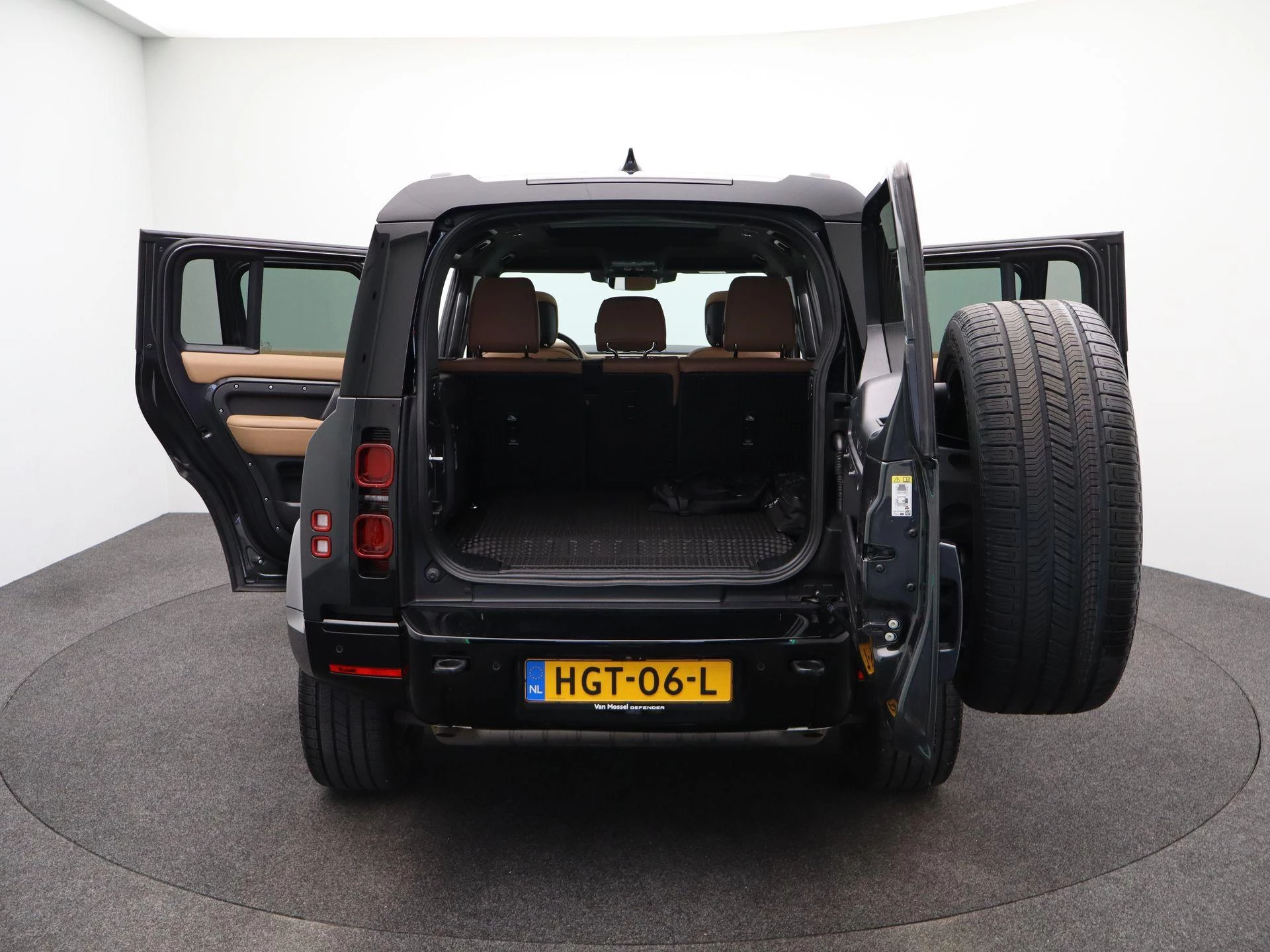 Land Rover Defender 110 2.0 P300e 110 X-Dynamic HSE