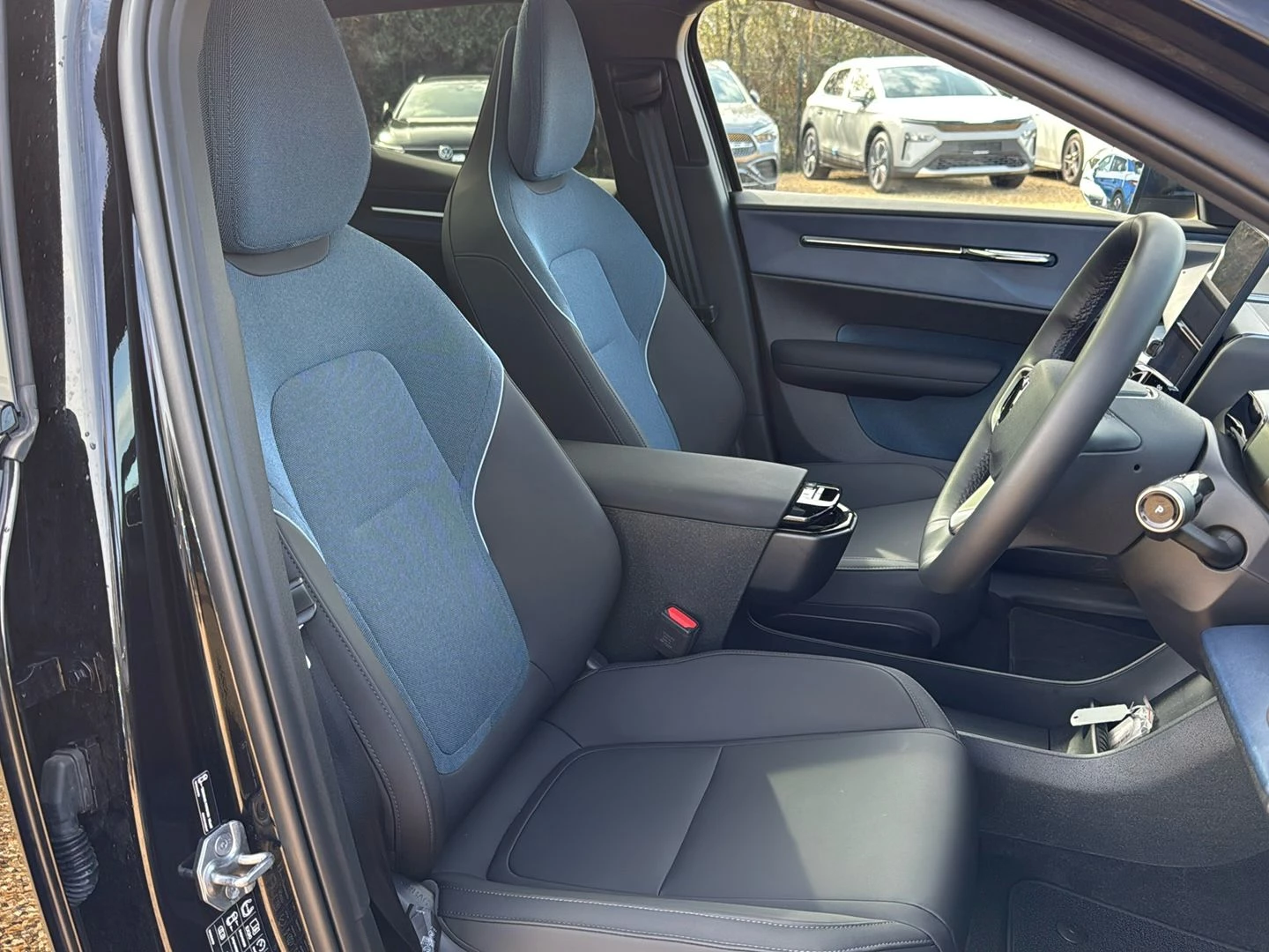 Volvo-EX30-image-16