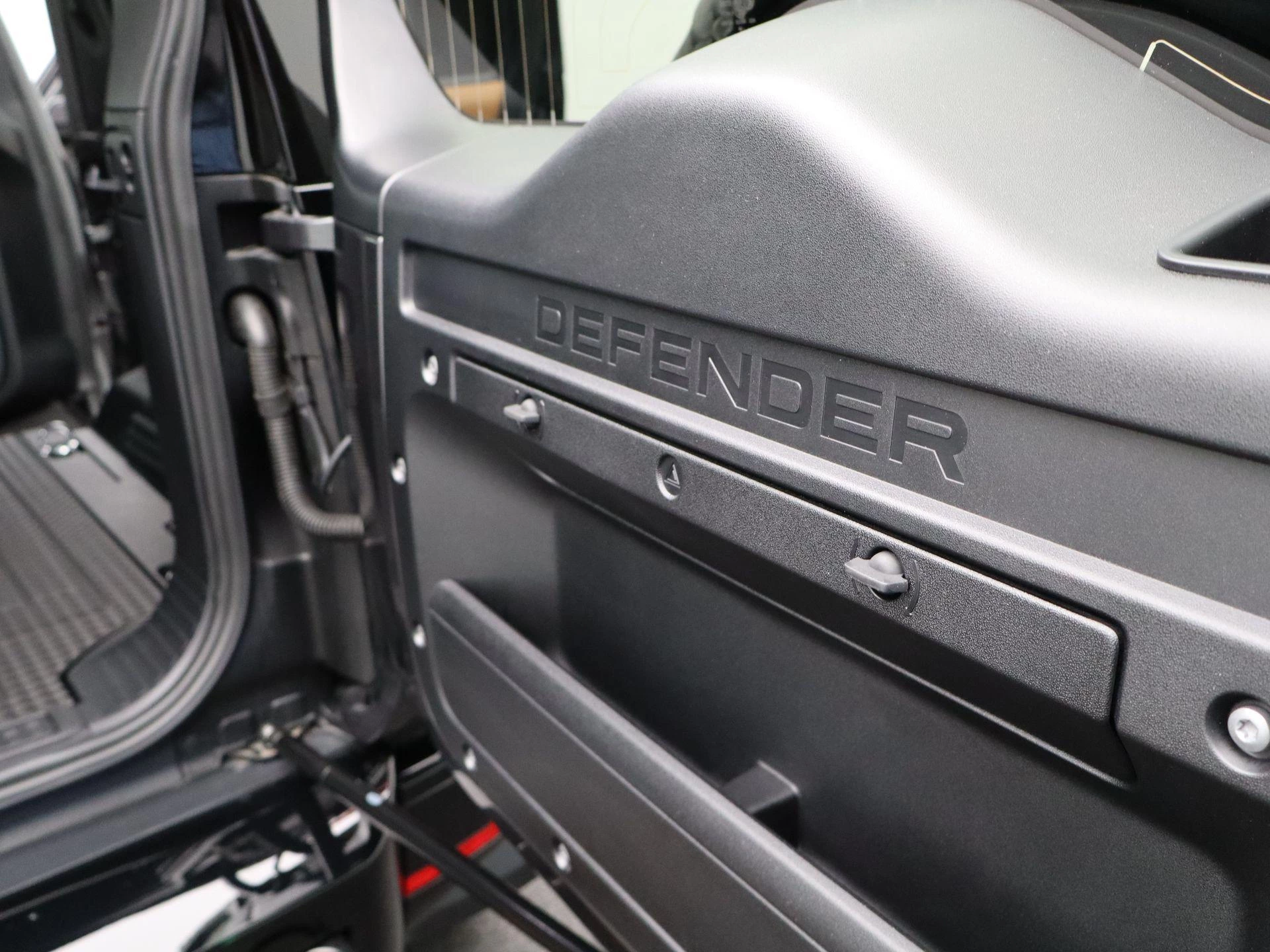 Land Rover-Defender-image-32
