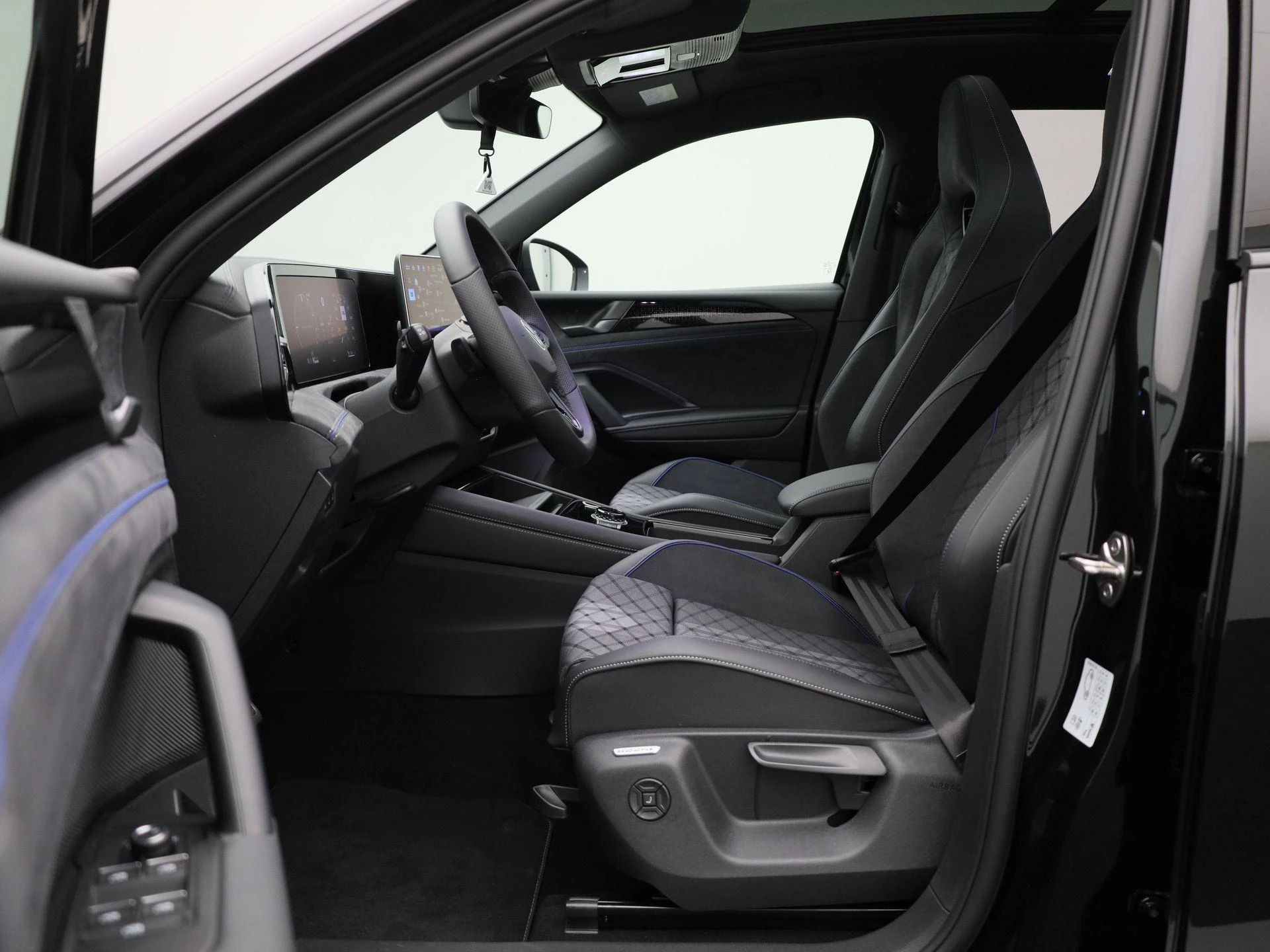 Volkswagen-Tiguan-image-10