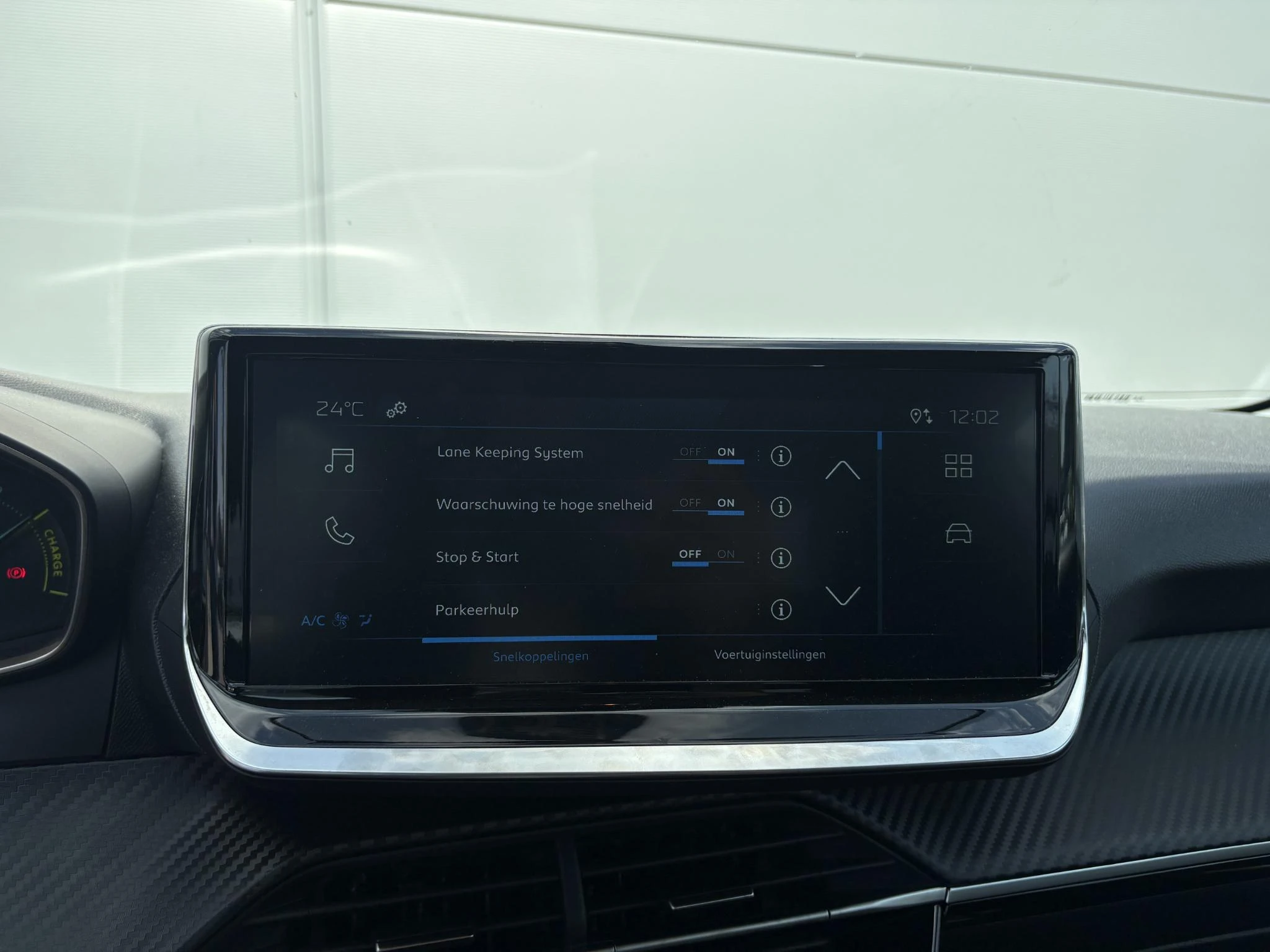Peugeot-208-image-16