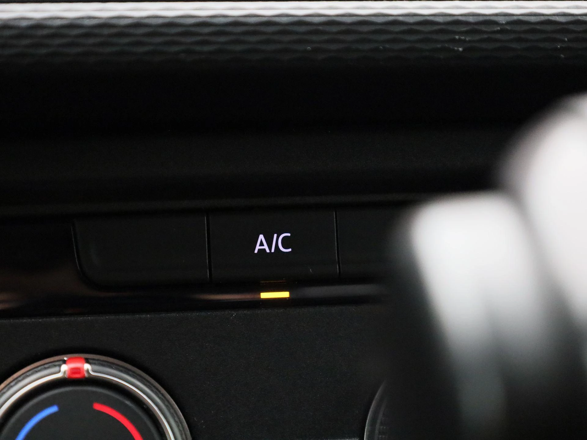 Volkswagen-Transporter-image-22