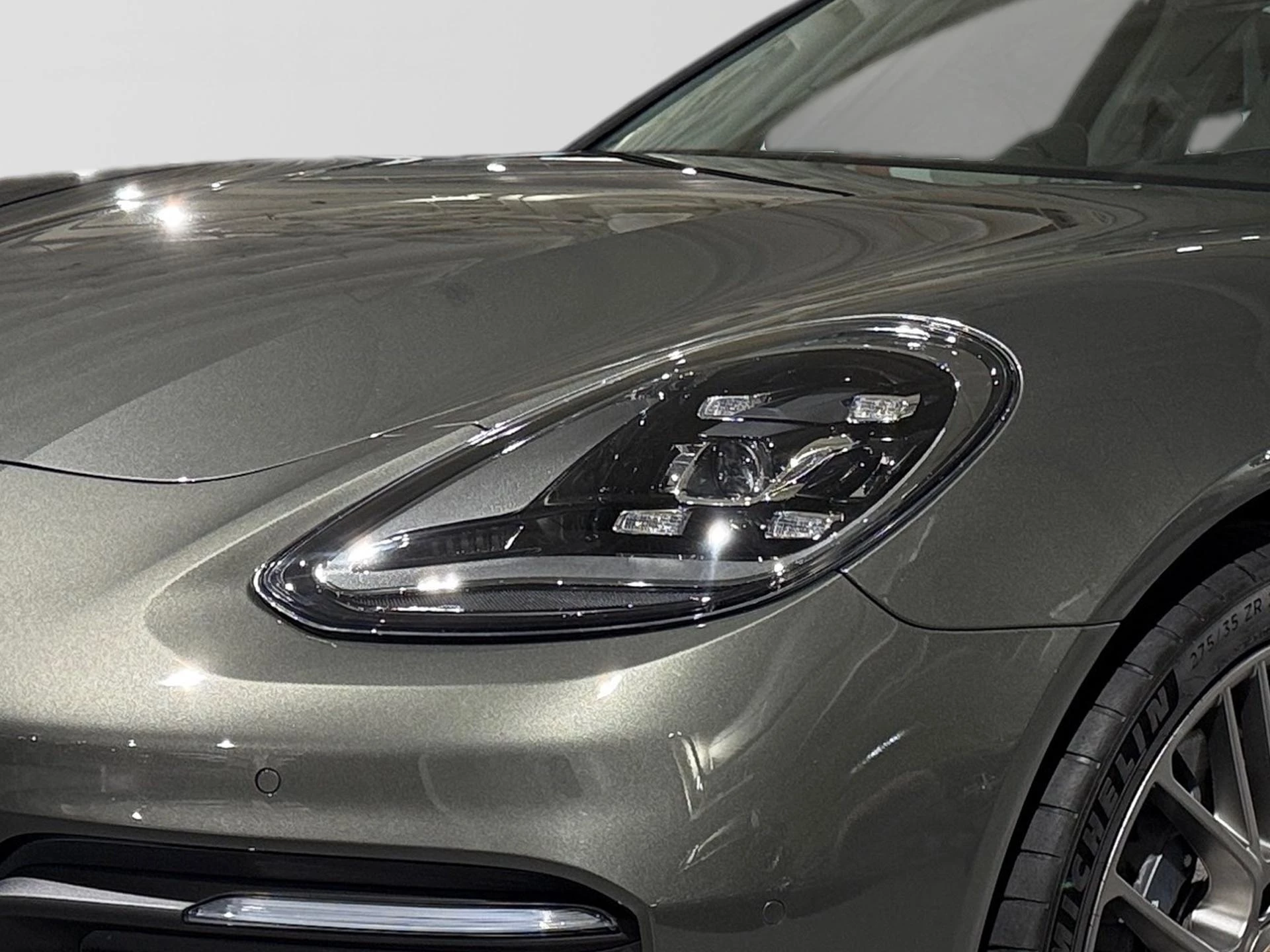 Porsche-Panamera-image-20