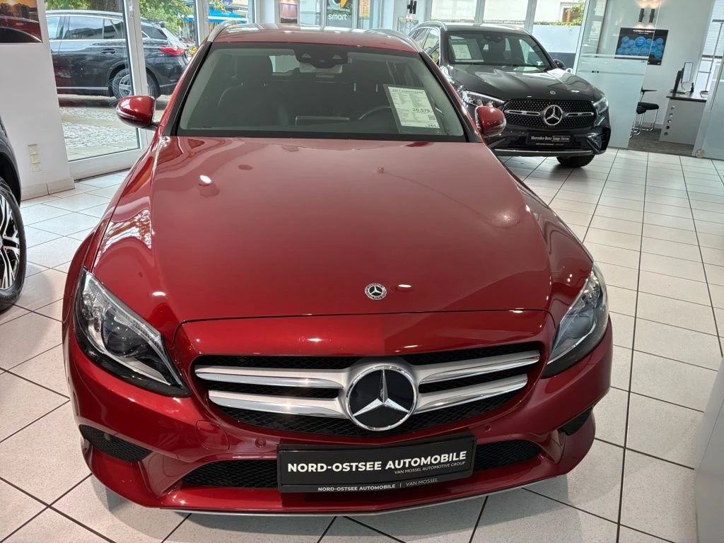 Mercedes-Benz-C-Klasse 300-image-17