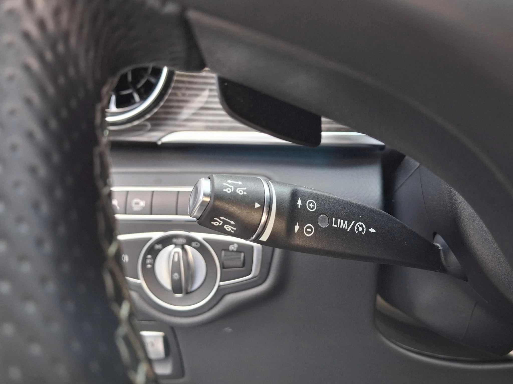 Mercedes-Benz-EQV-image-15