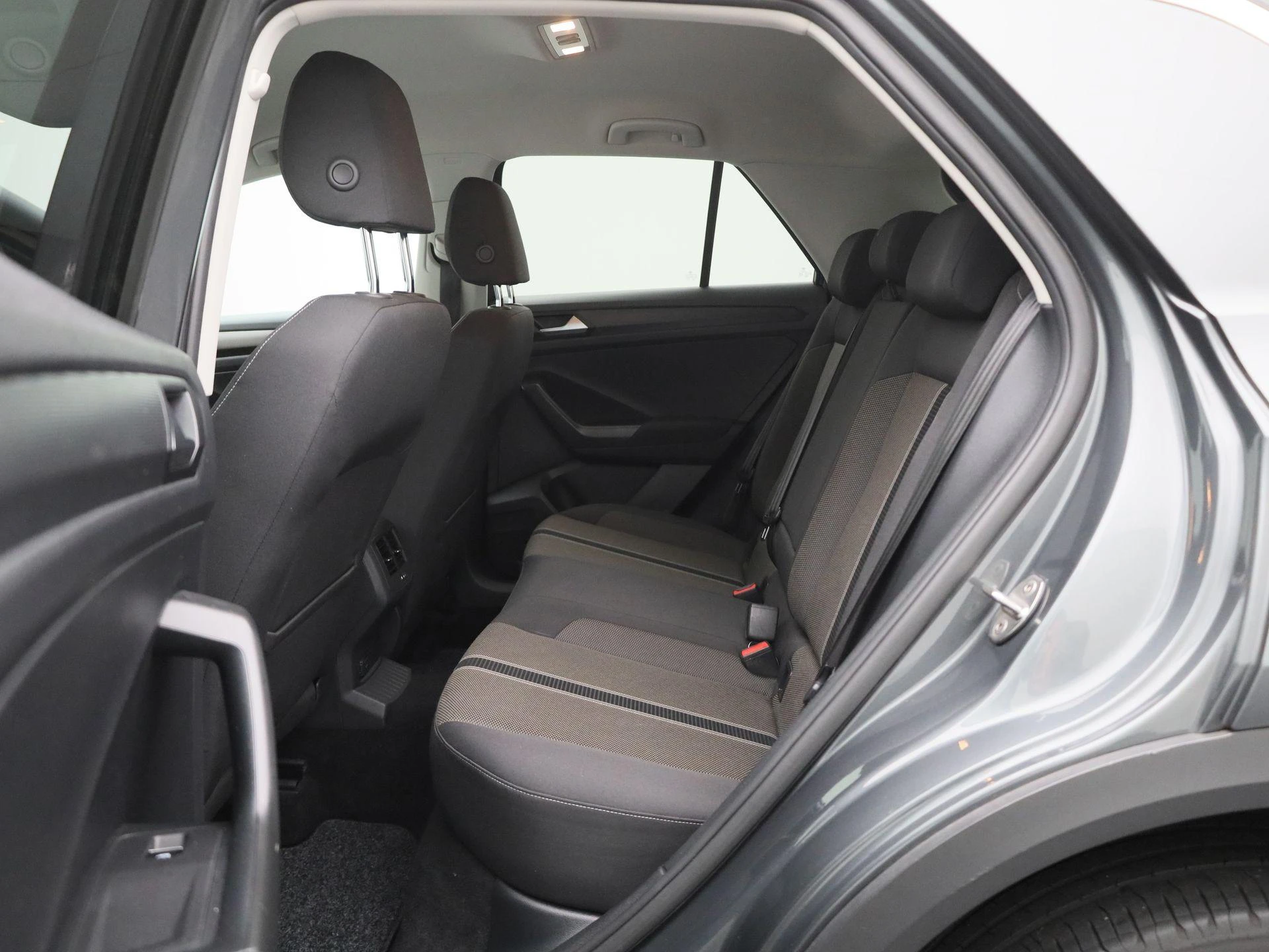 Volkswagen-T-Roc-image-11