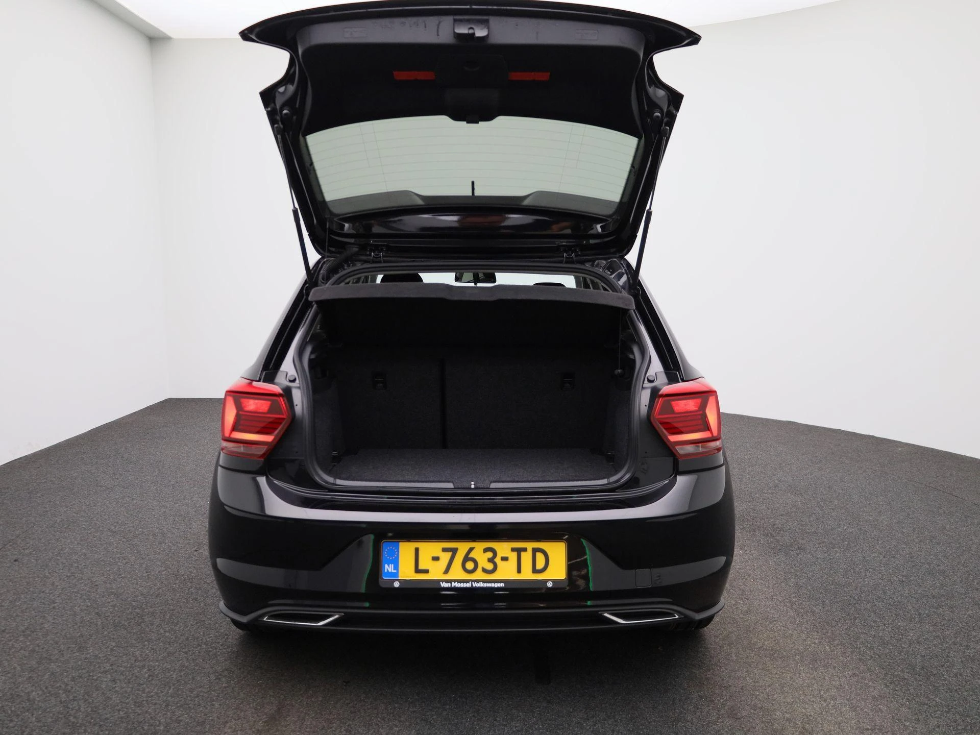 Volkswagen-Polo-image-10