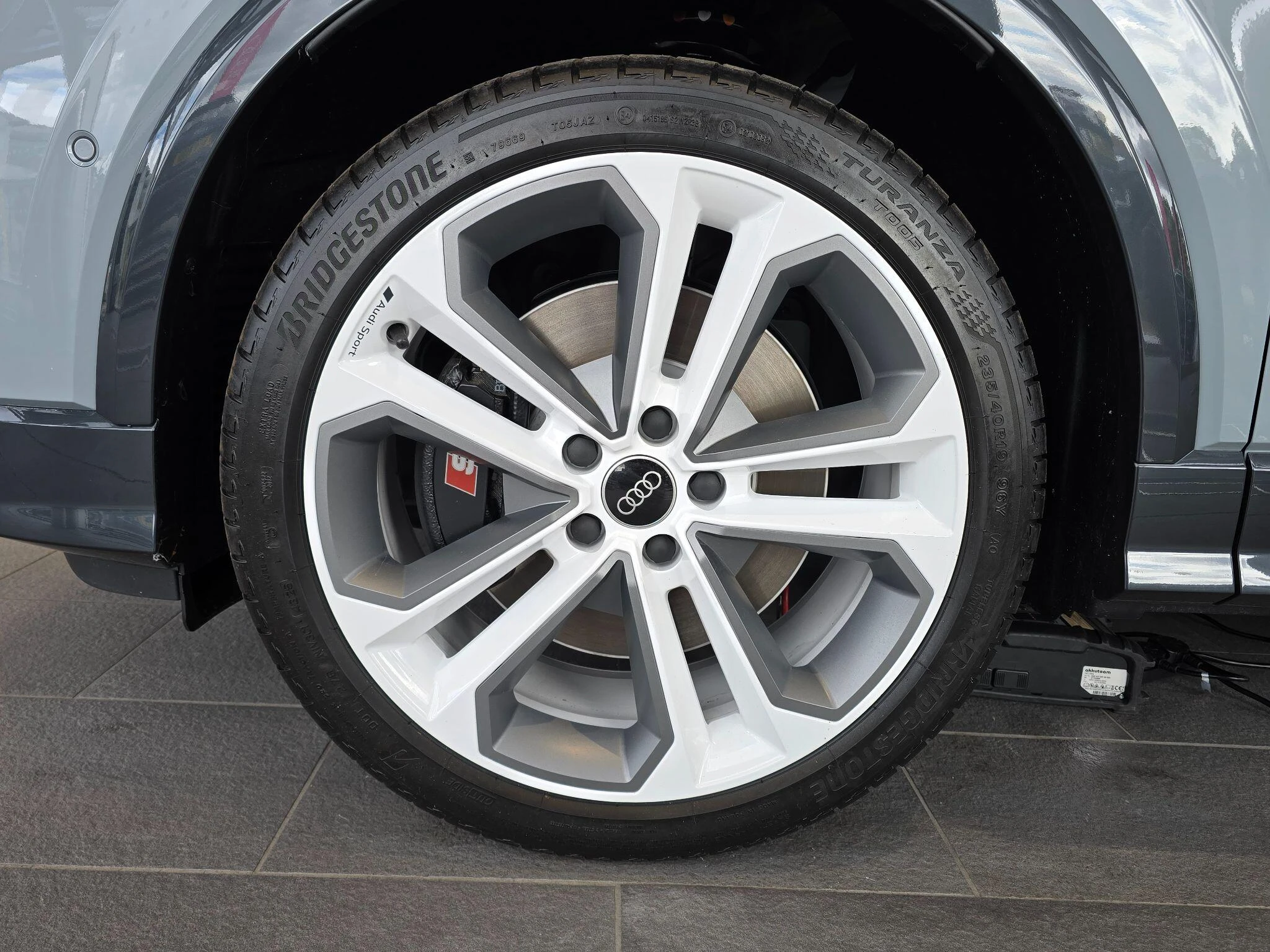 Audi-SQ2-image-27