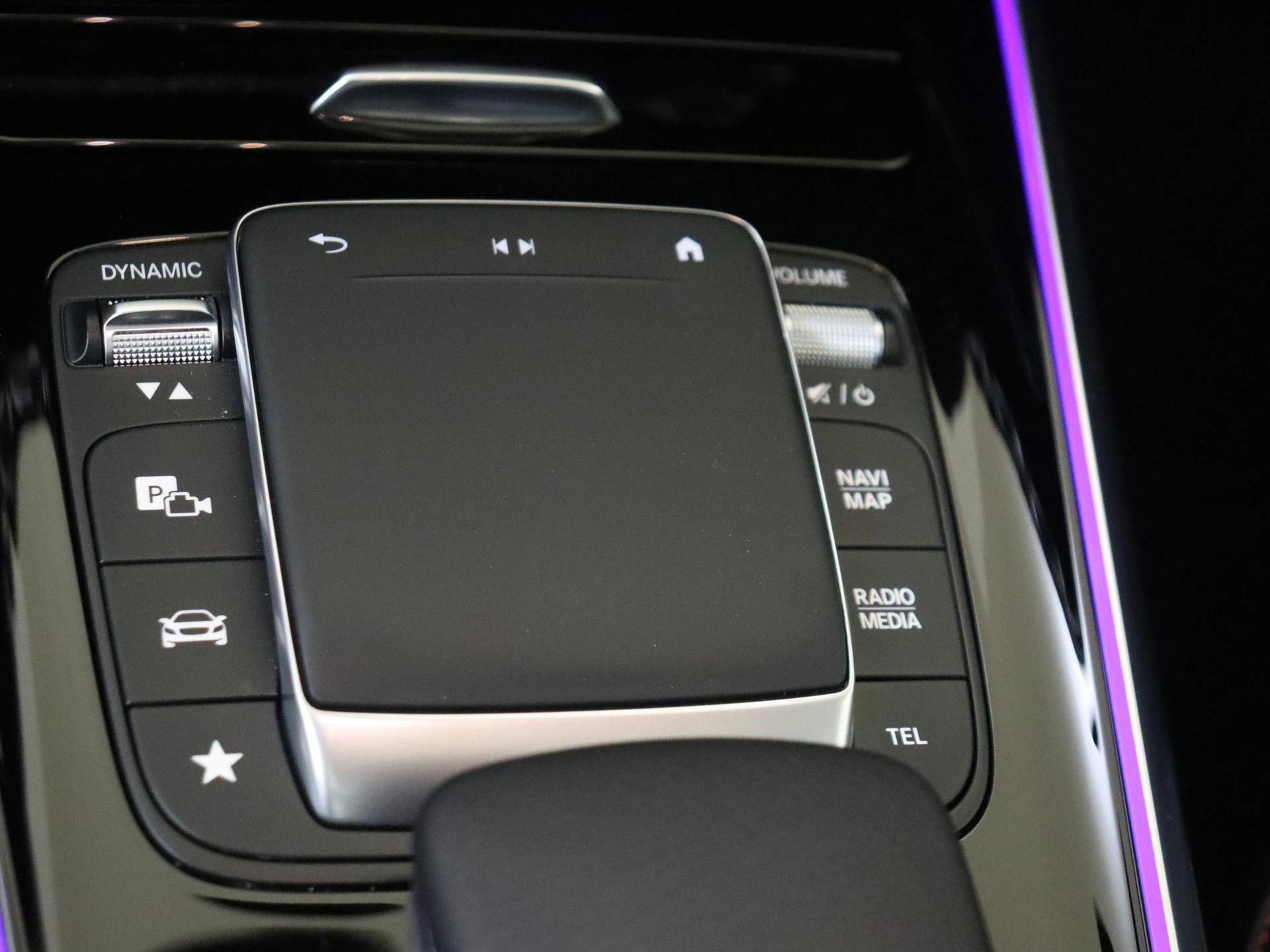 Mercedes-Benz-GLA-image-20
