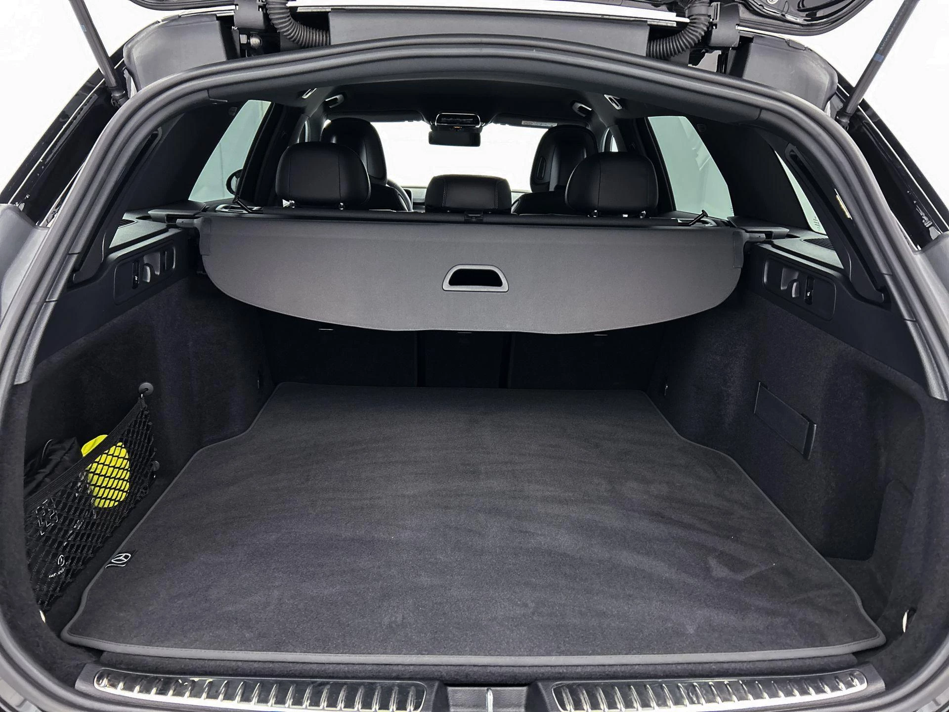 Mercedes-Benz-C-Klasse-image-12