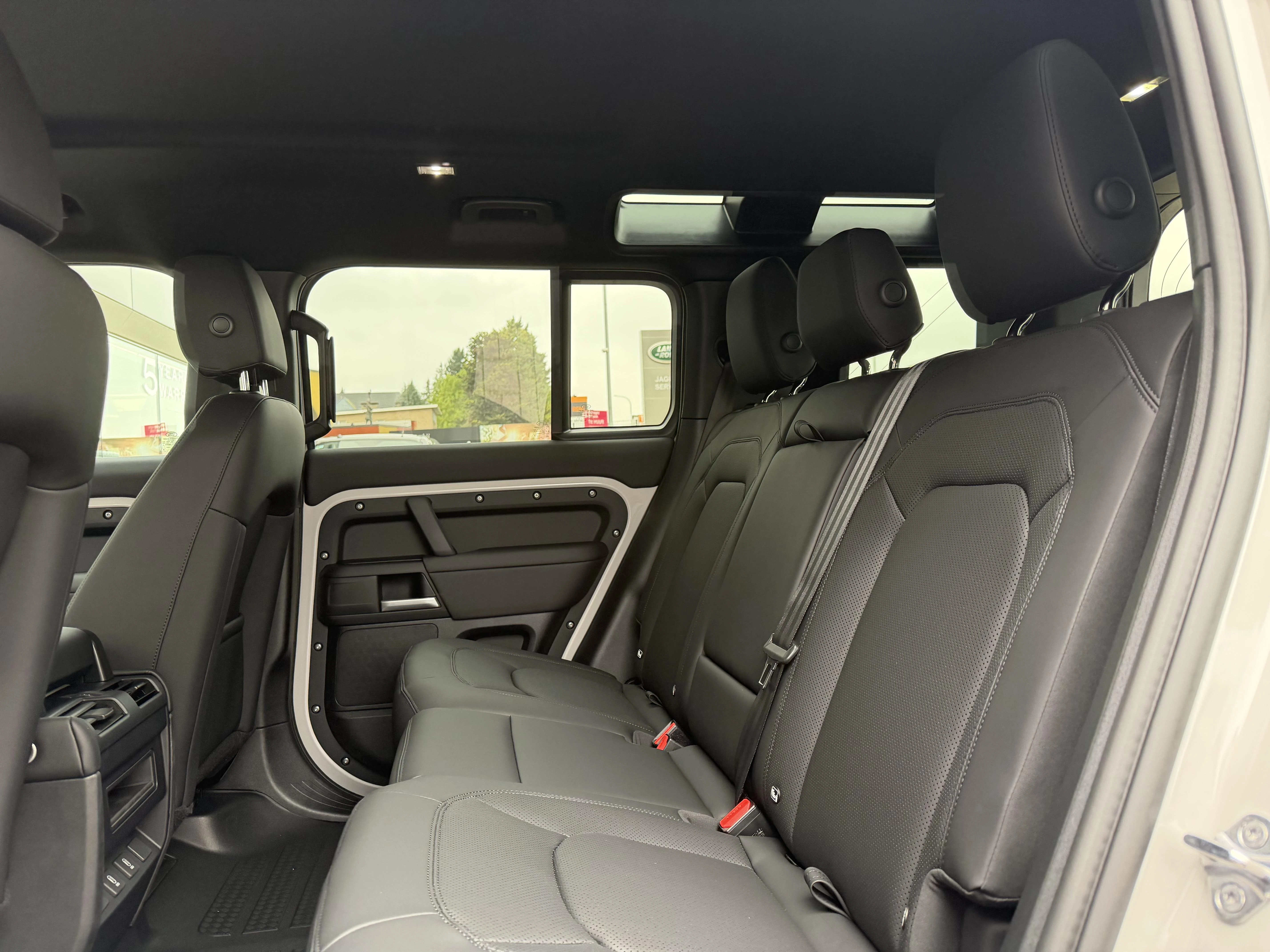 Land Rover-Defender-image-10