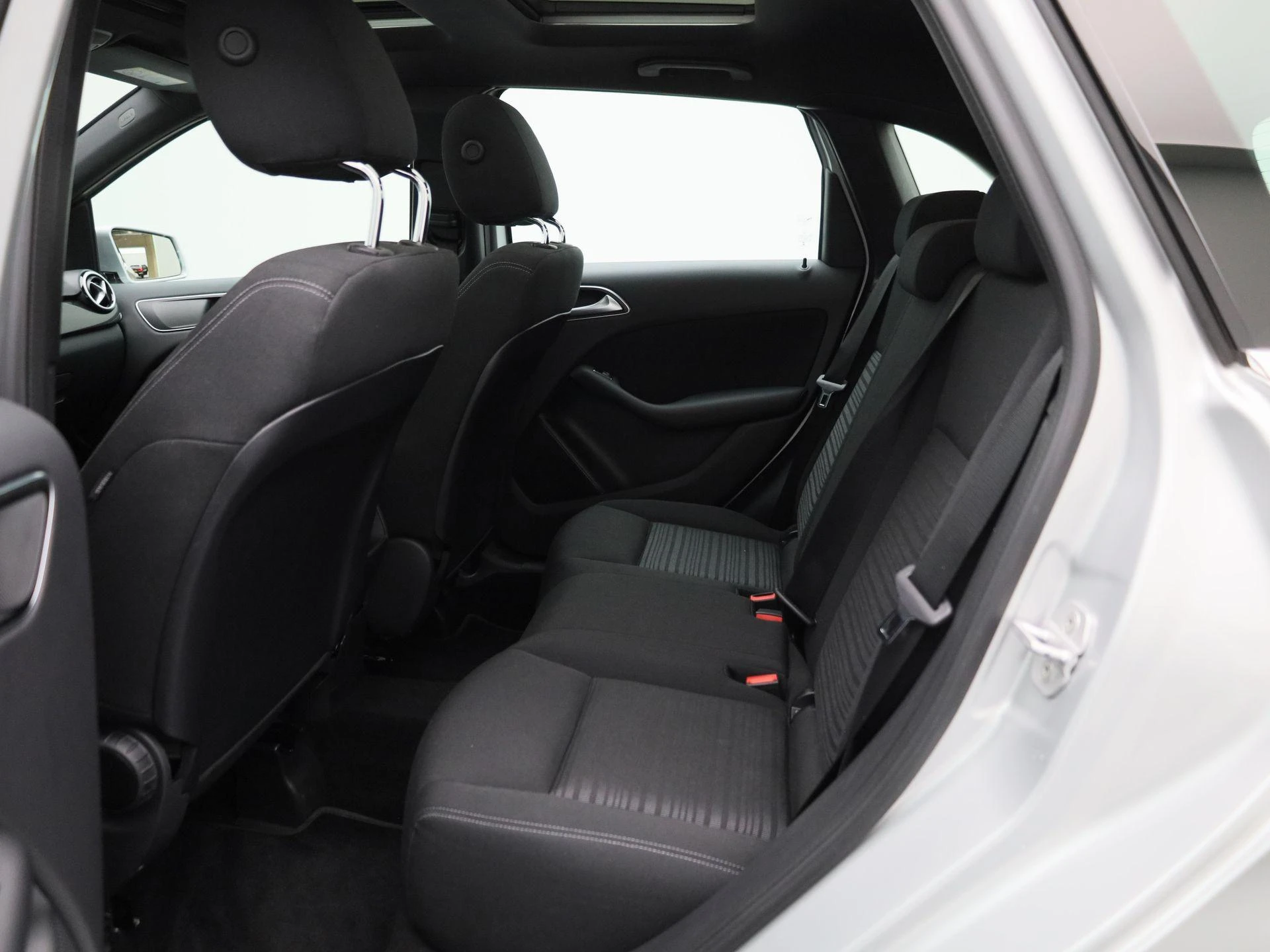 Mercedes-Benz-B-Klasse-image-9