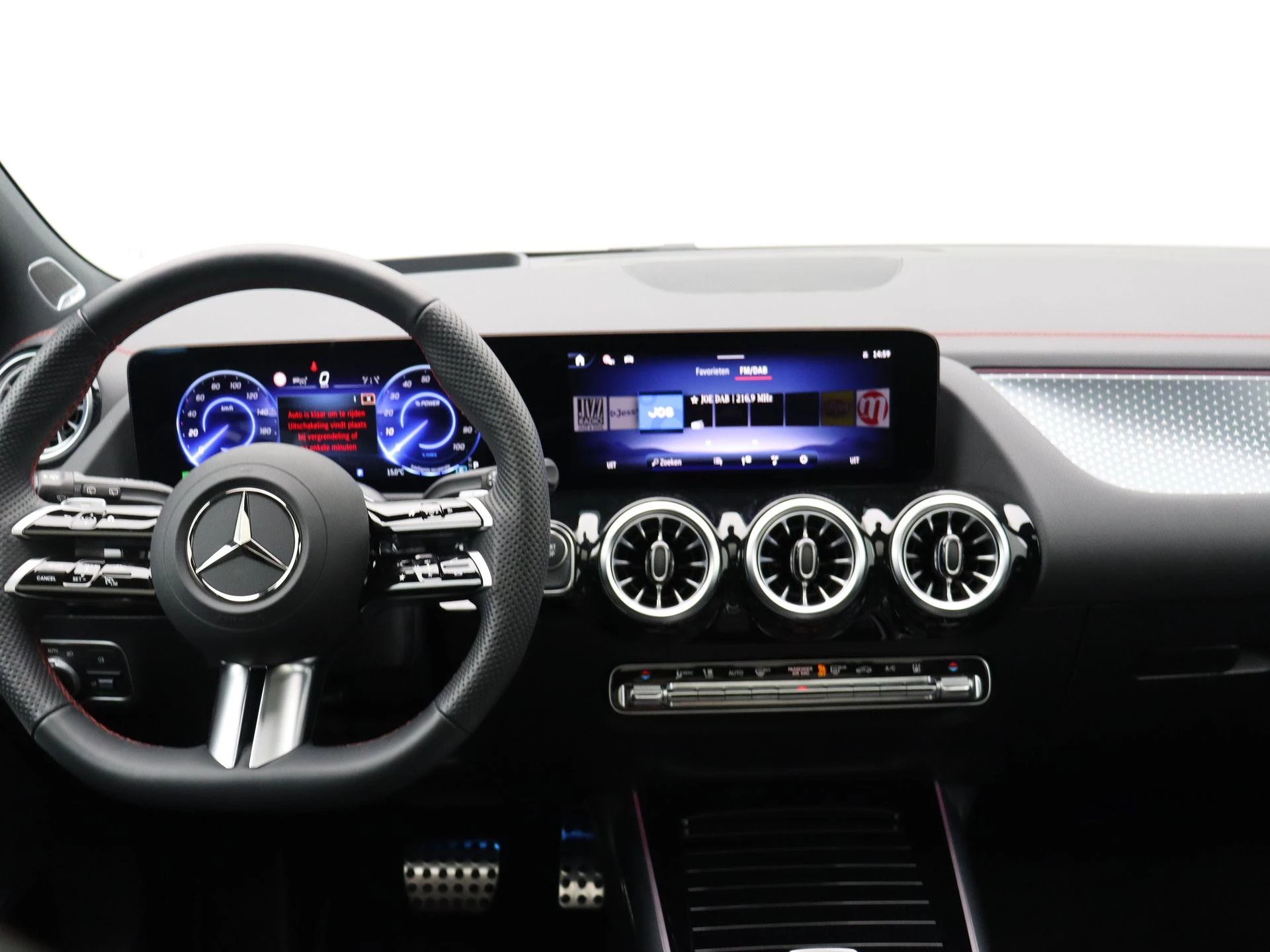 Mercedes-Benz-EQA-image-16