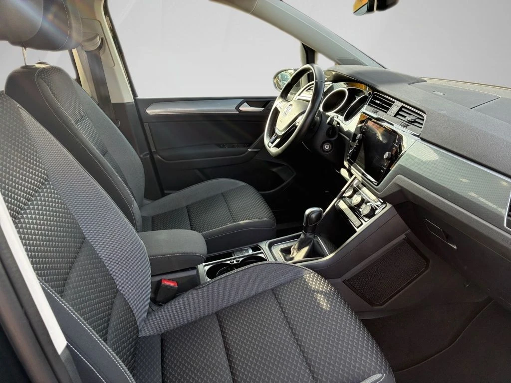 Volkswagen-Touran-image-14