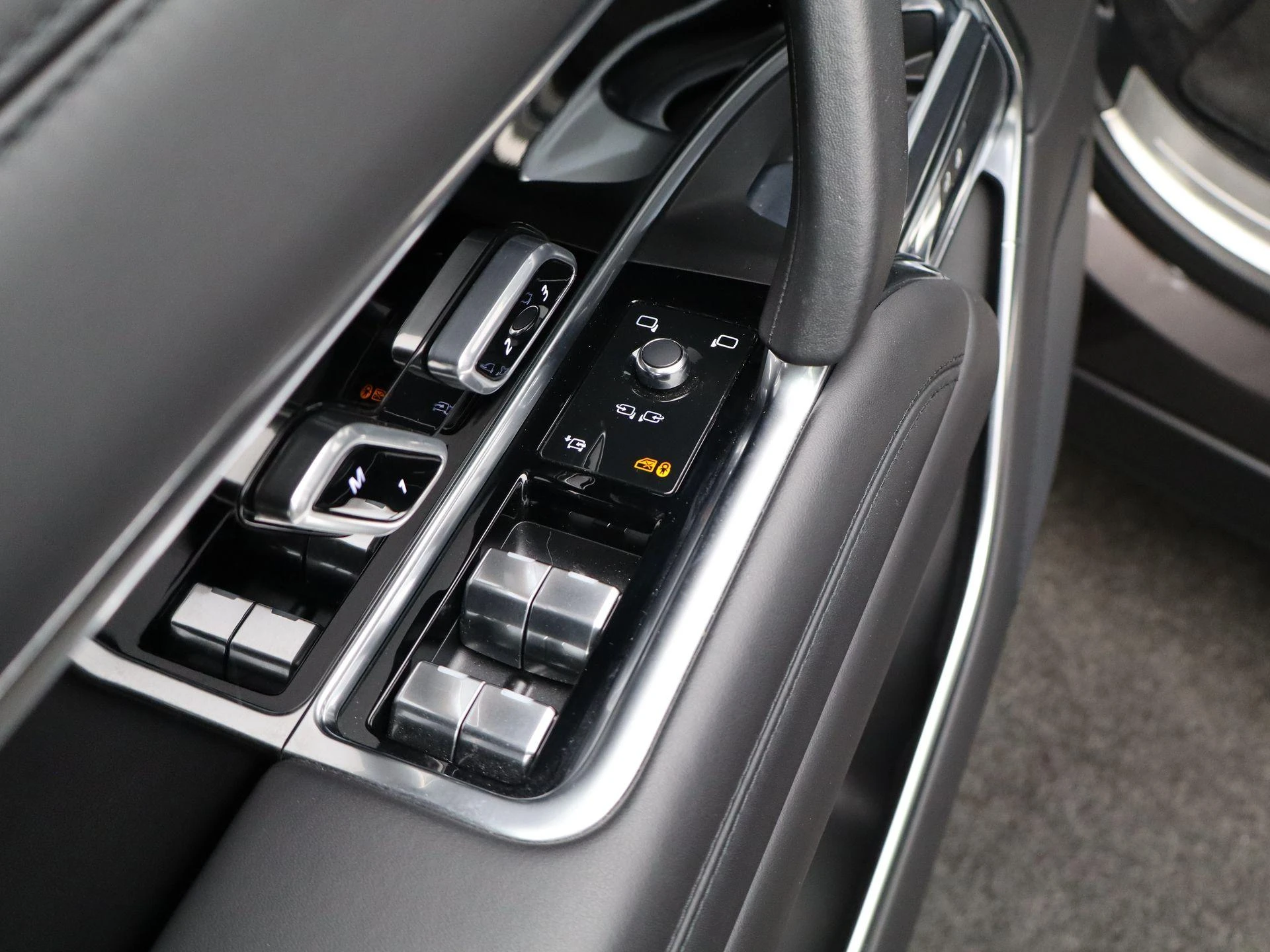 Land Rover-Range Rover-image-30