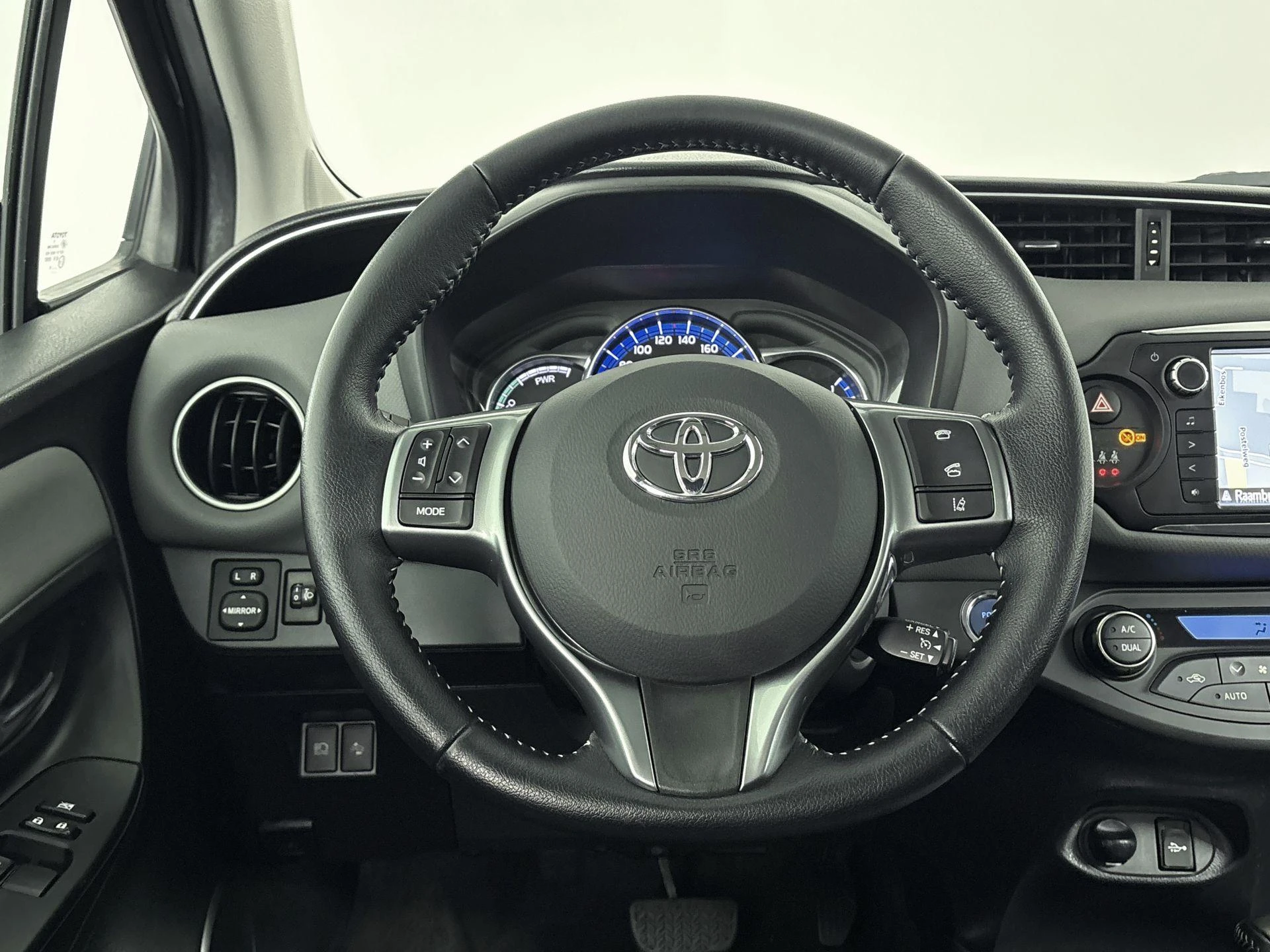Toyota Yaris 1.5 Hybrid Trend Bi-Tone