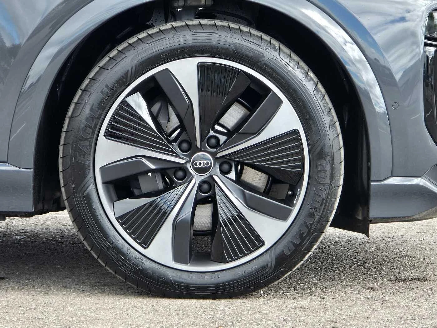 Audi-Q6 e-tron-image-27