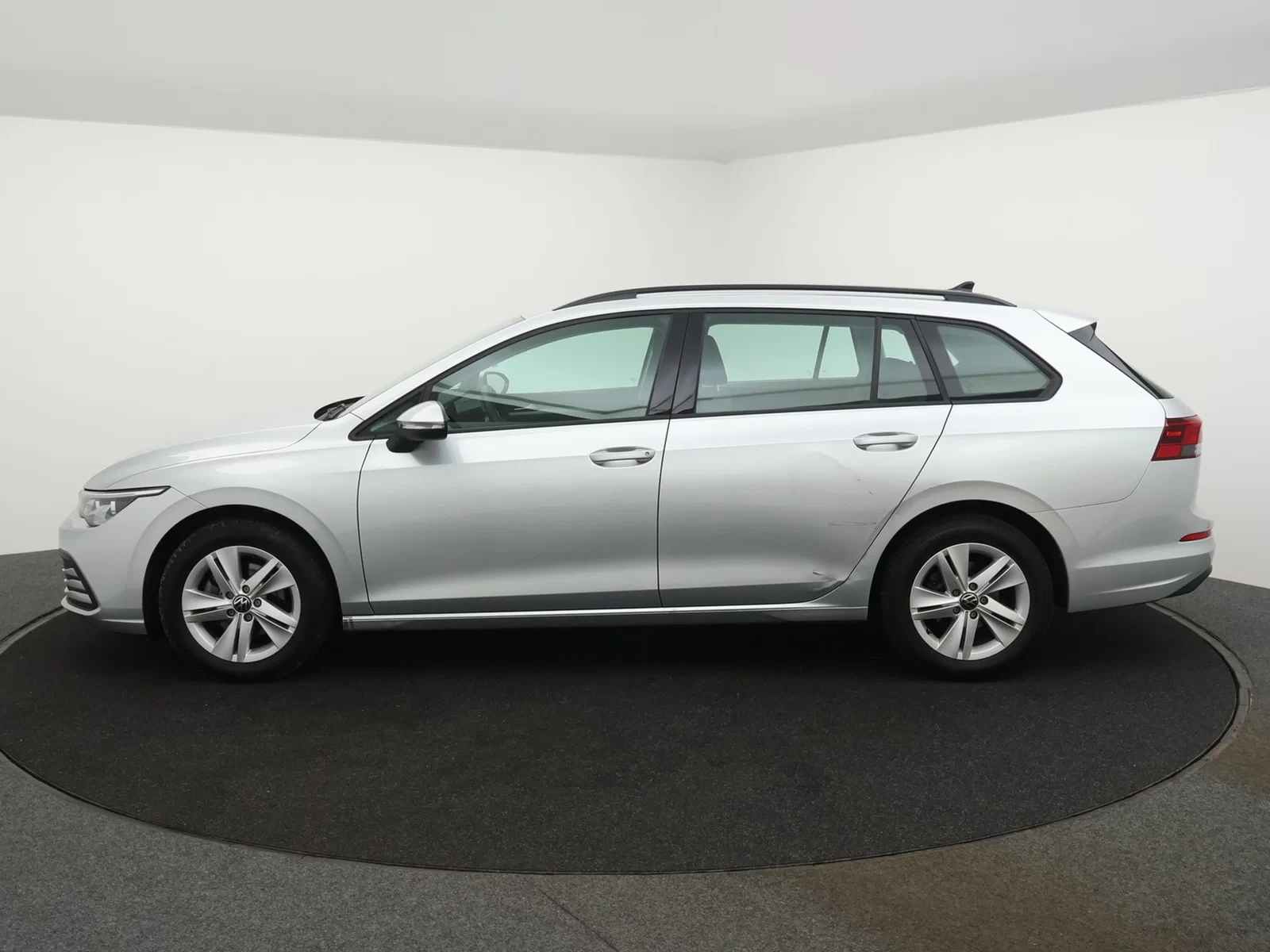 Volkswagen-Golf-image-21