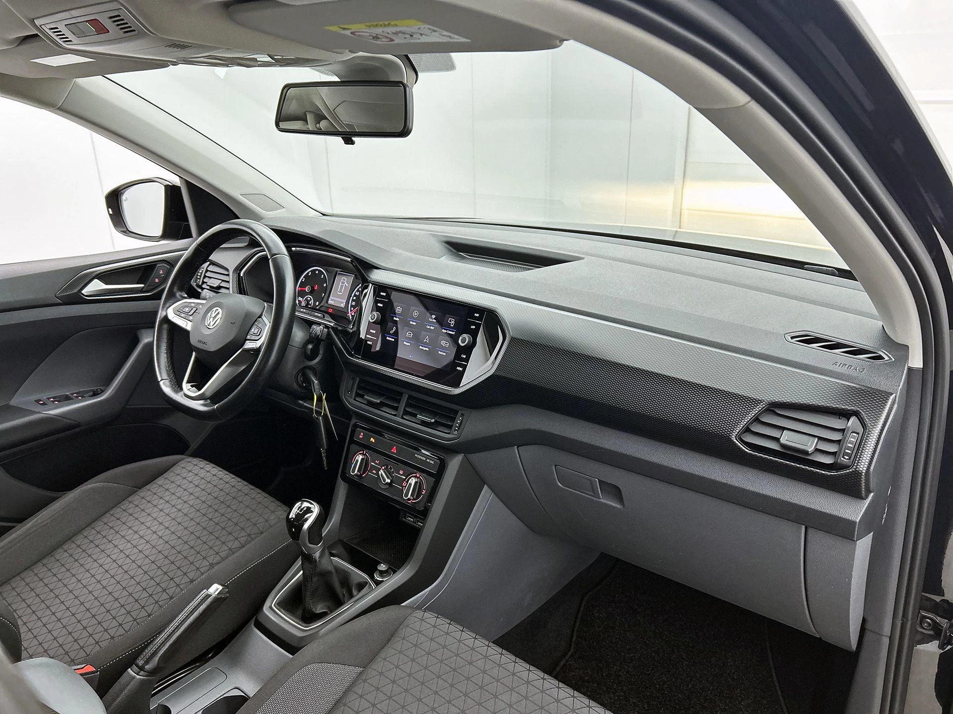 Volkswagen-T-Cross-image-17