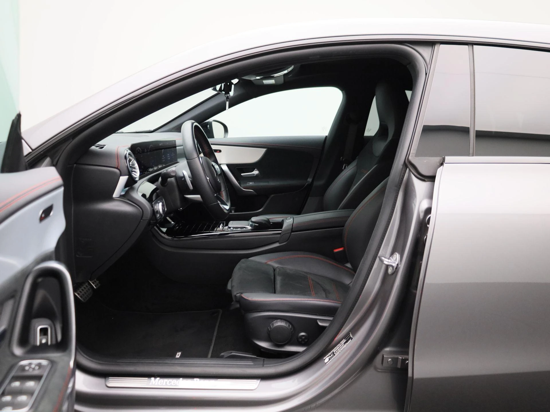 Mercedes-Benz-CLA-image-8