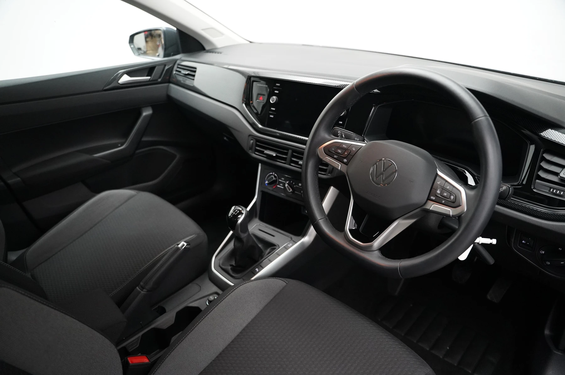 Volkswagen-Polo-image-5