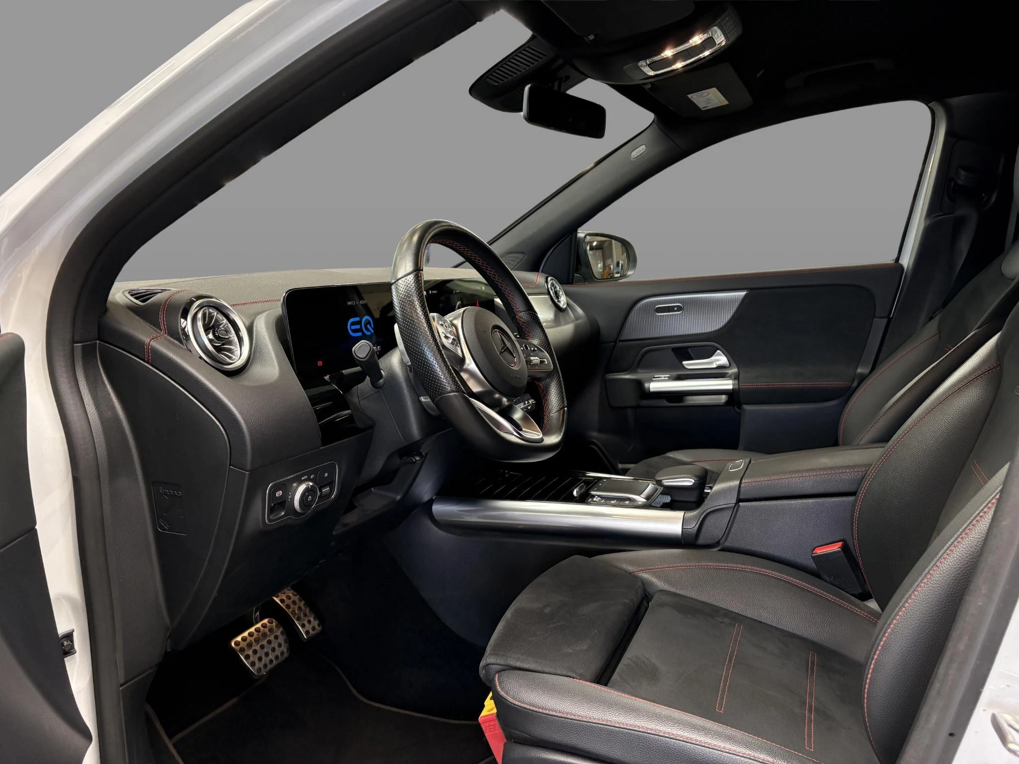 Mercedes-Benz-EQA-image-2