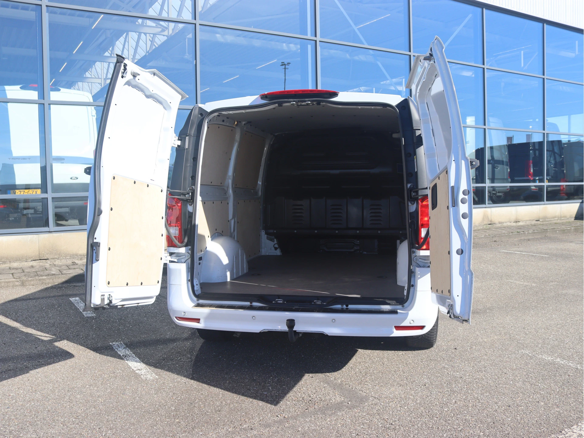 Mercedes-Benz-Vito-image-2