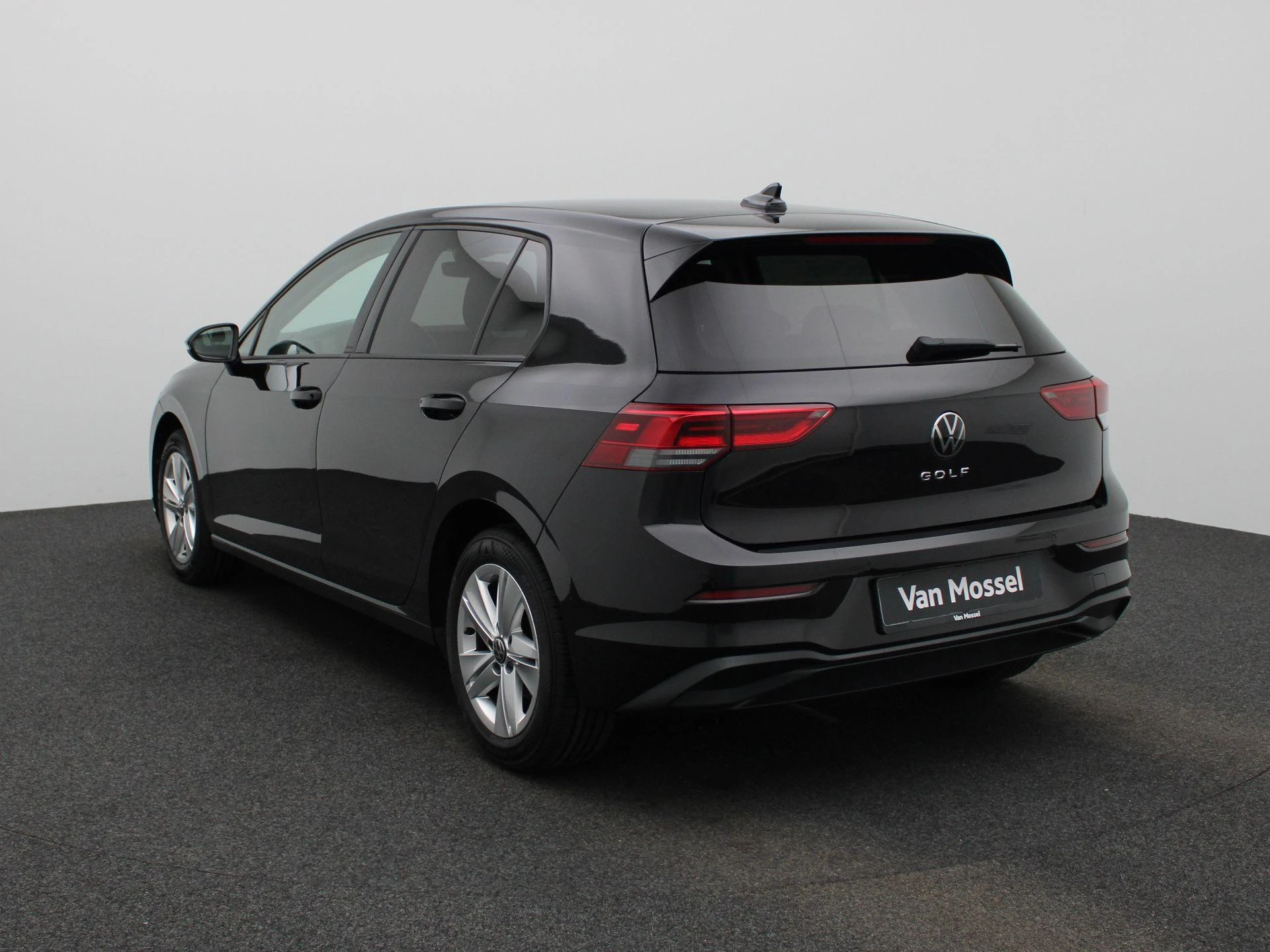 Volkswagen-Golf-image-1