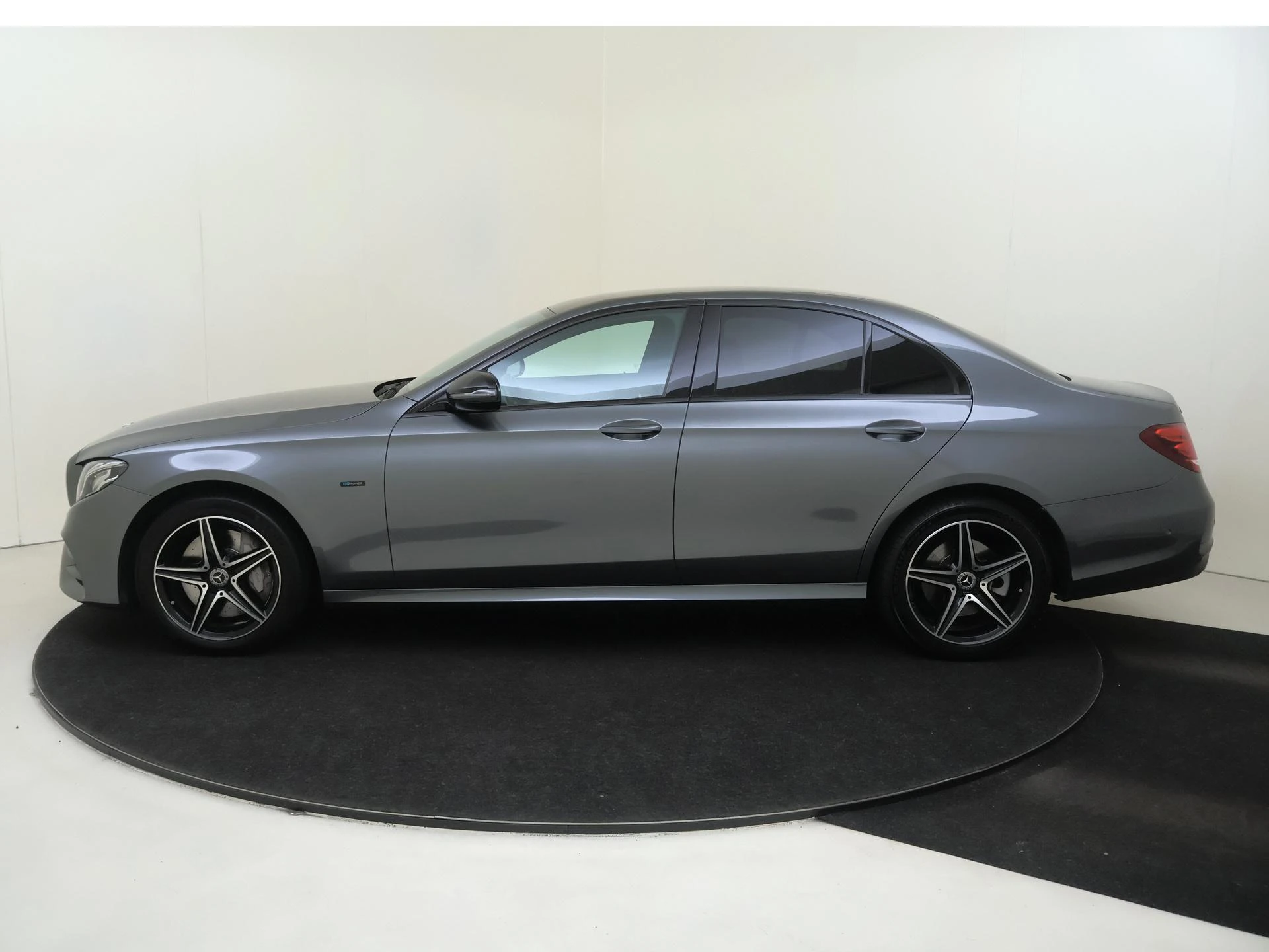 Mercedes-Benz-E-Klasse-image-7