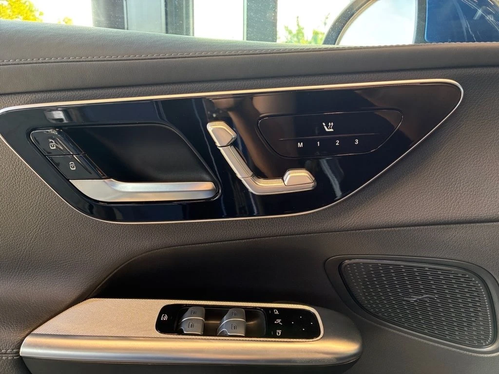 Mercedes-Benz-GLC 300-image-8