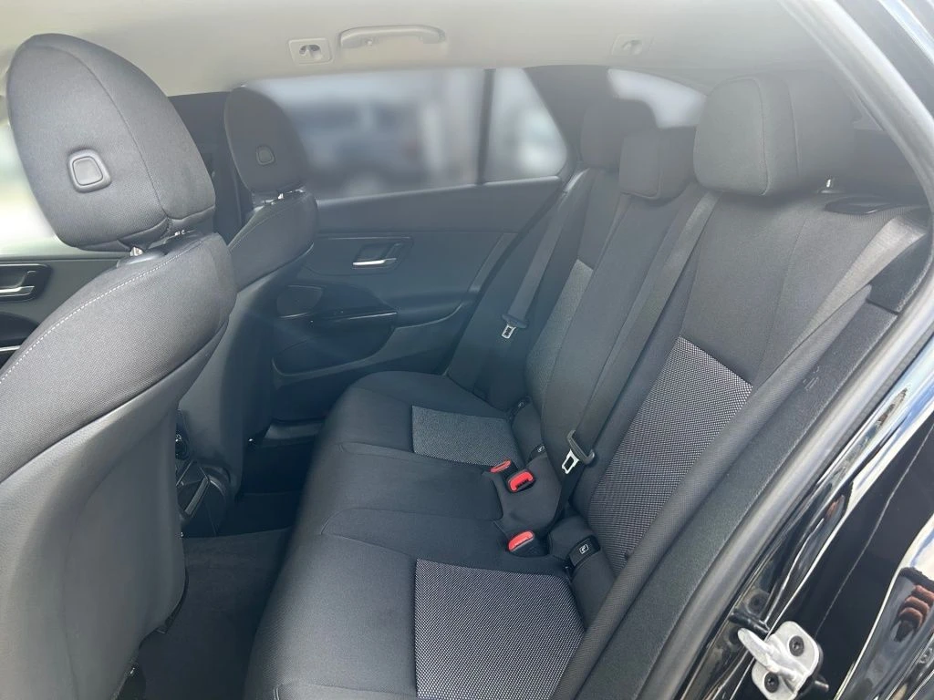 Mercedes-Benz-C-Klasse 220-image-9