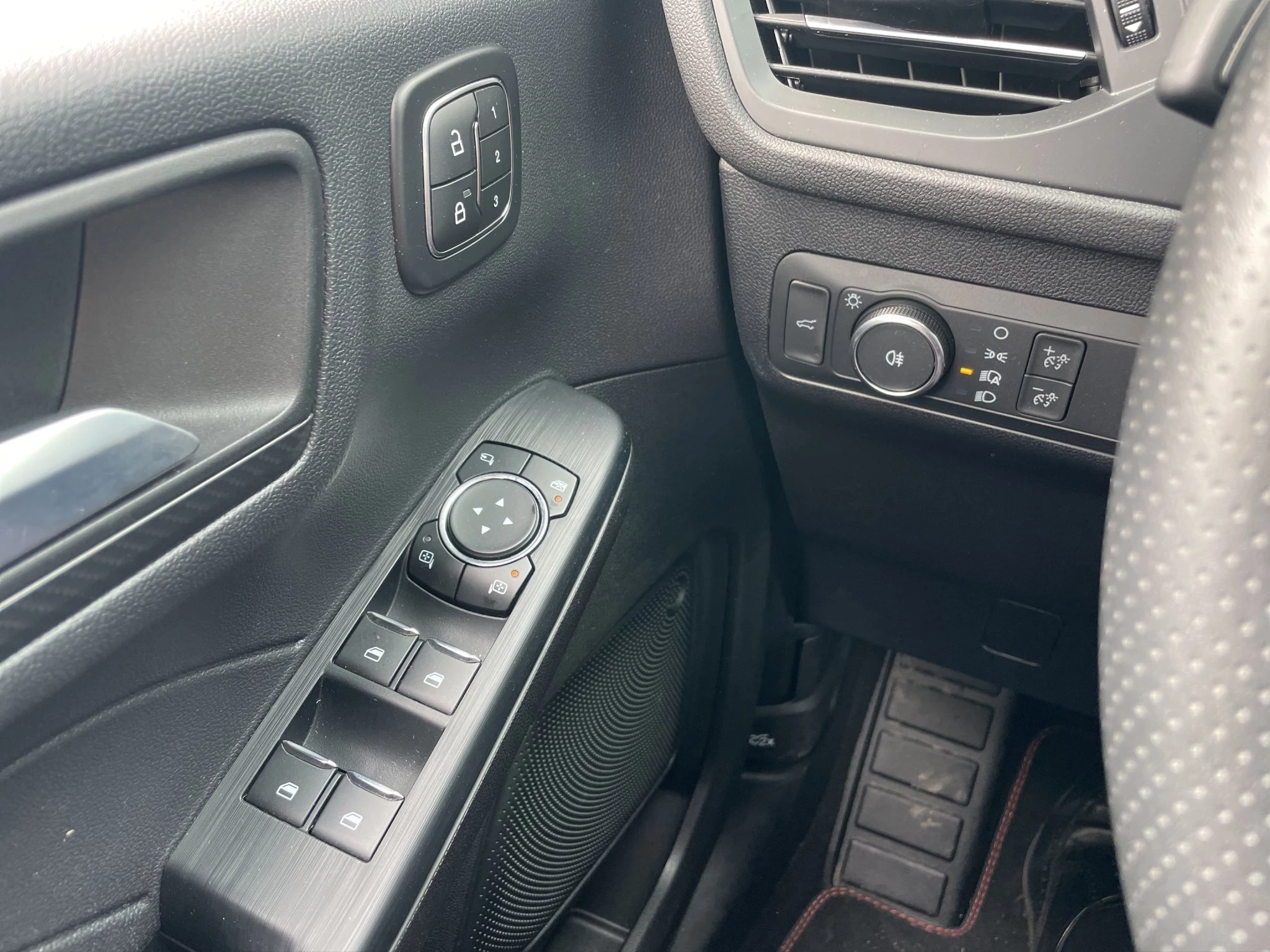Ford-Kuga-image-15