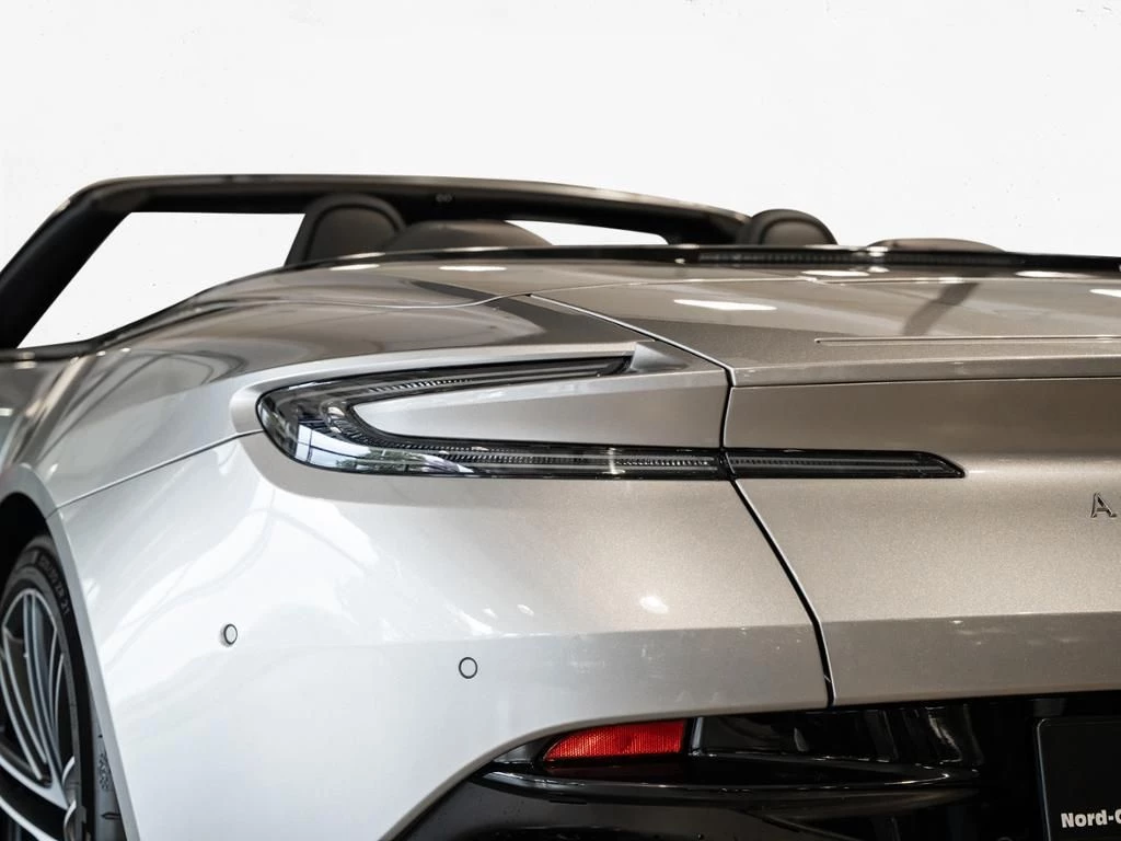 Aston Martin-DB12-image-26
