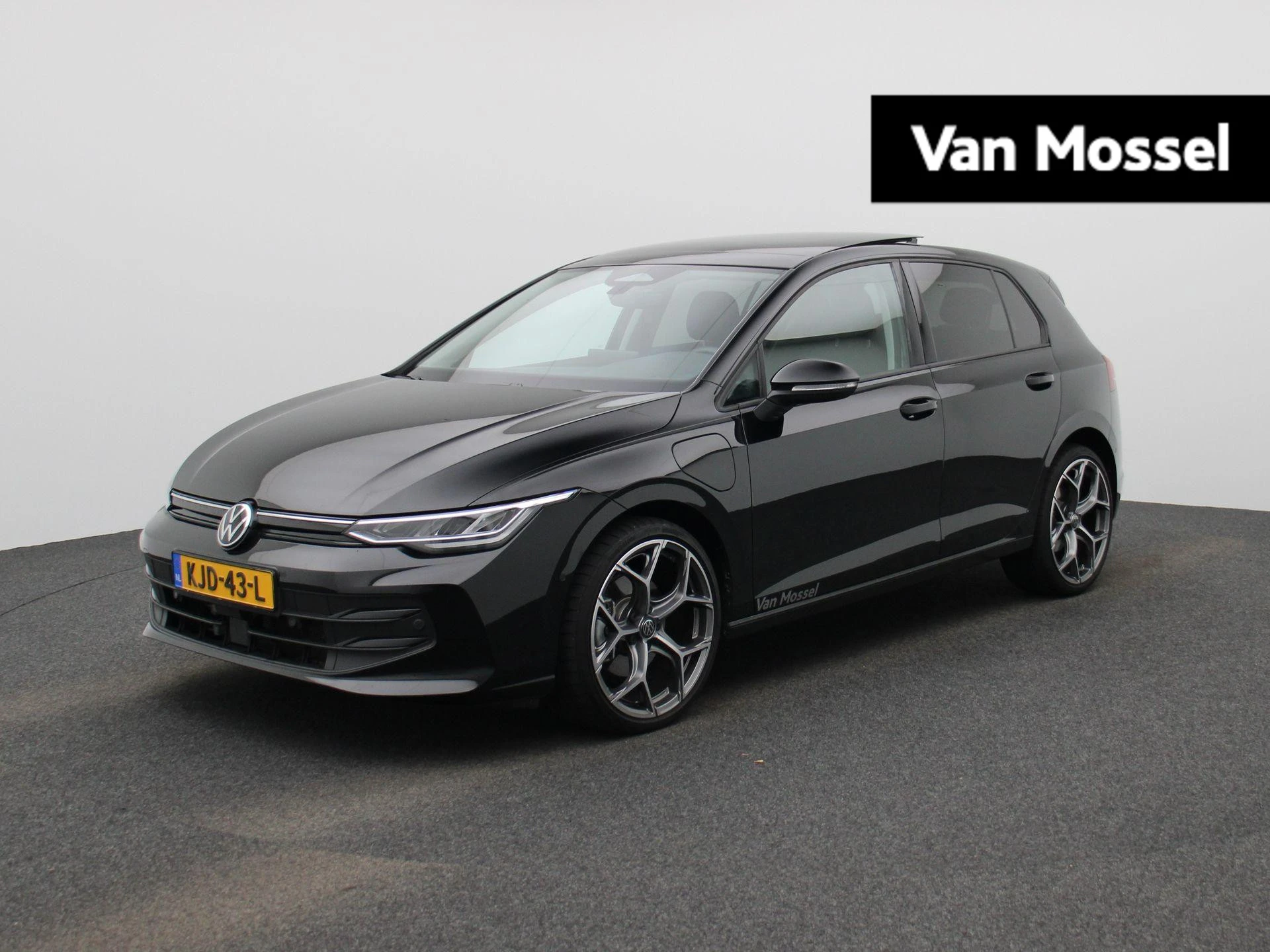 Volkswagen-Golf-image-0