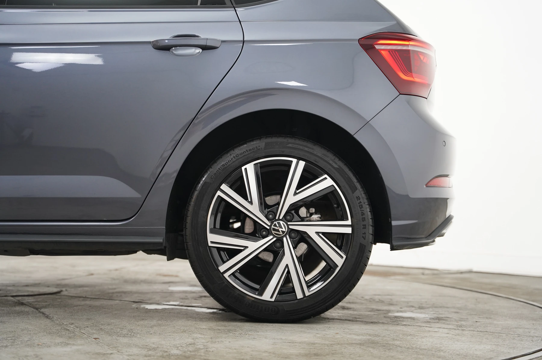 Volkswagen-Polo-image-33