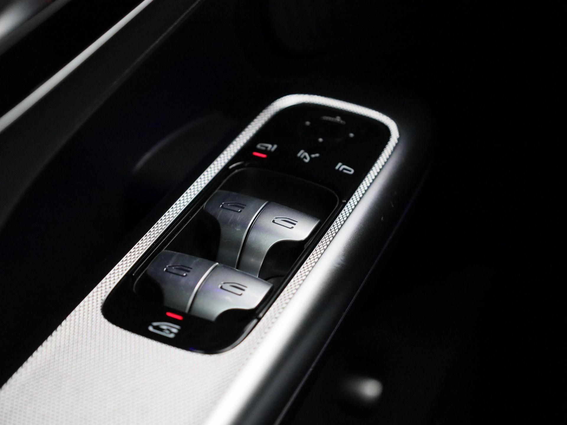 Mercedes-Benz-GLC-image-34