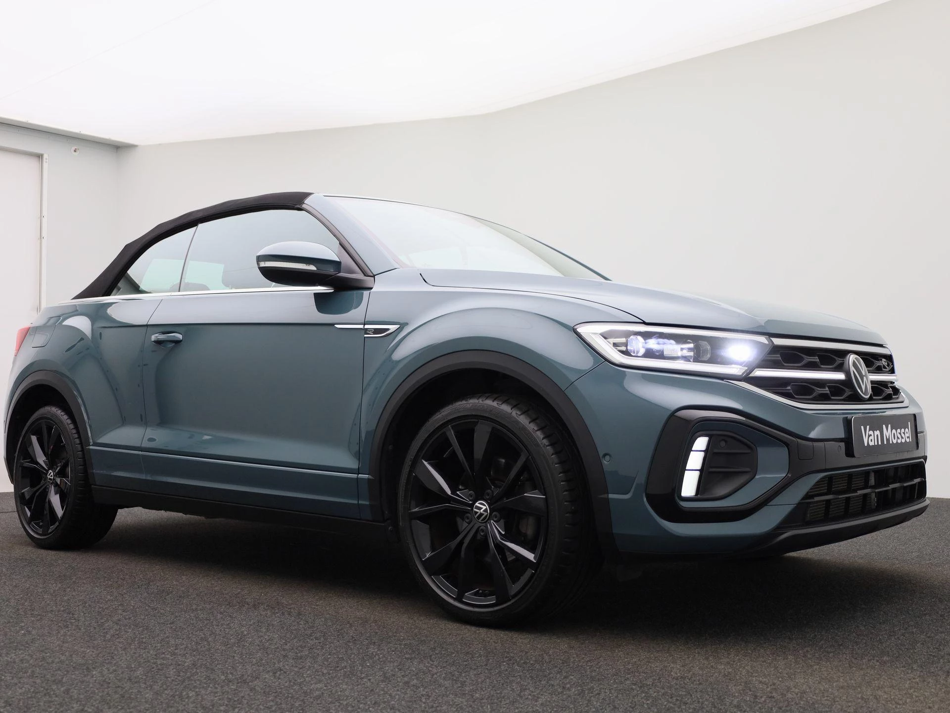 Volkswagen-T-Roc-image-17