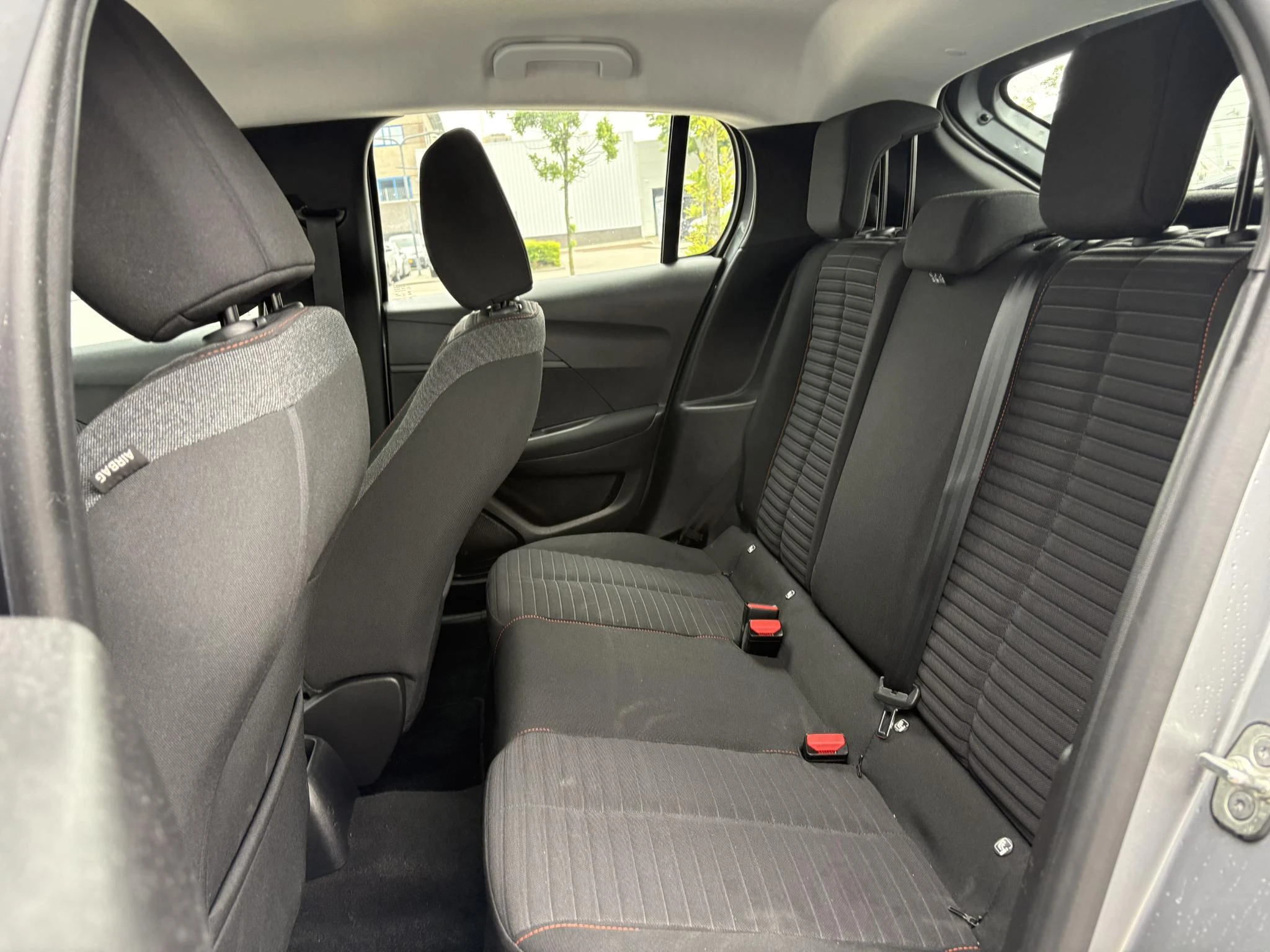 Peugeot-208-image-9