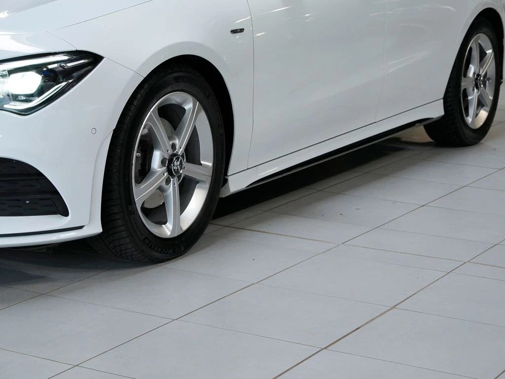 Mercedes-Benz-CLA 180-image-6
