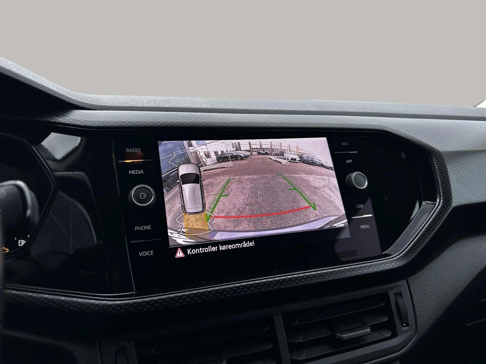 Volkswagen-T-Cross-image-19