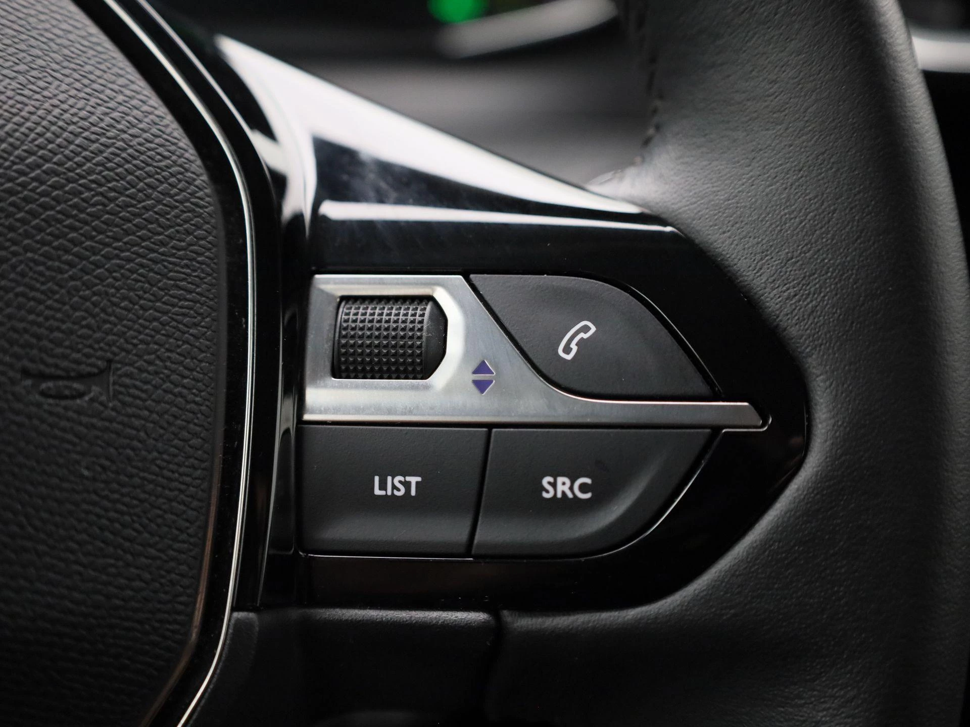 Peugeot-e-208-image-24